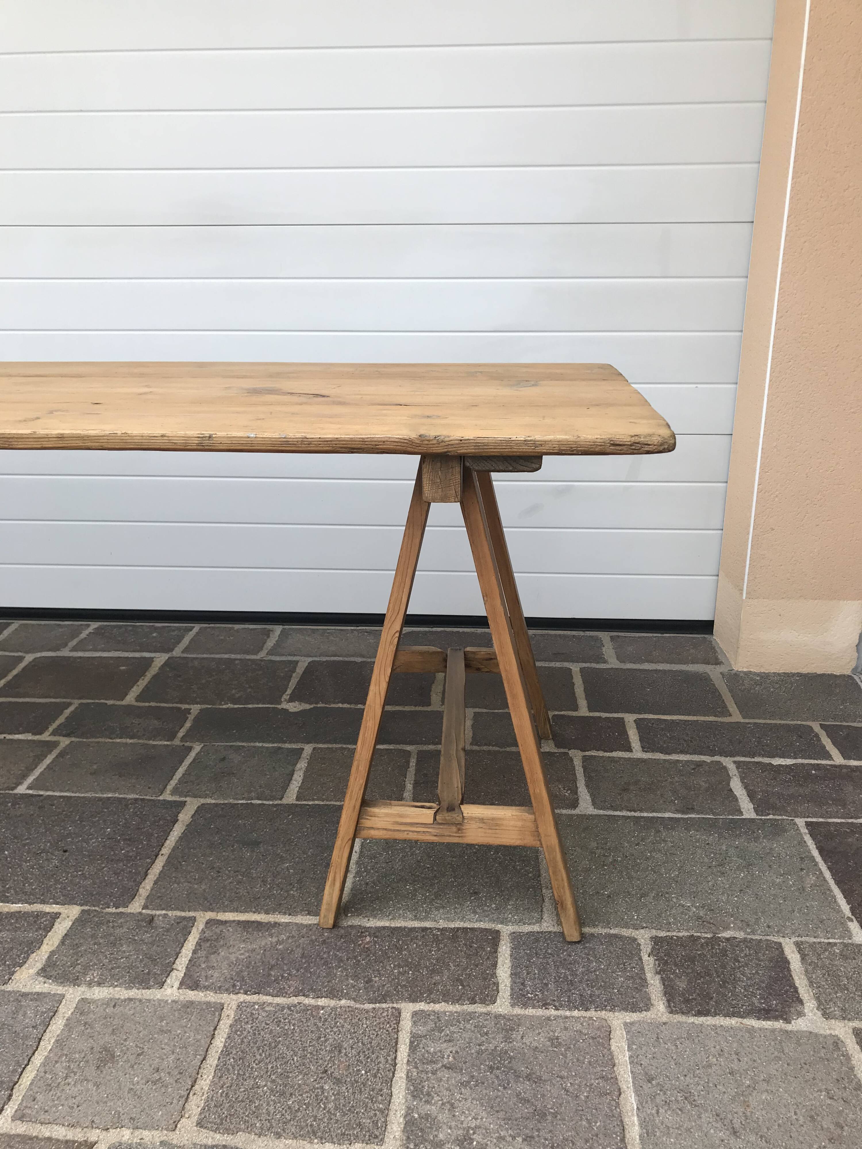 Winegrower's farm table