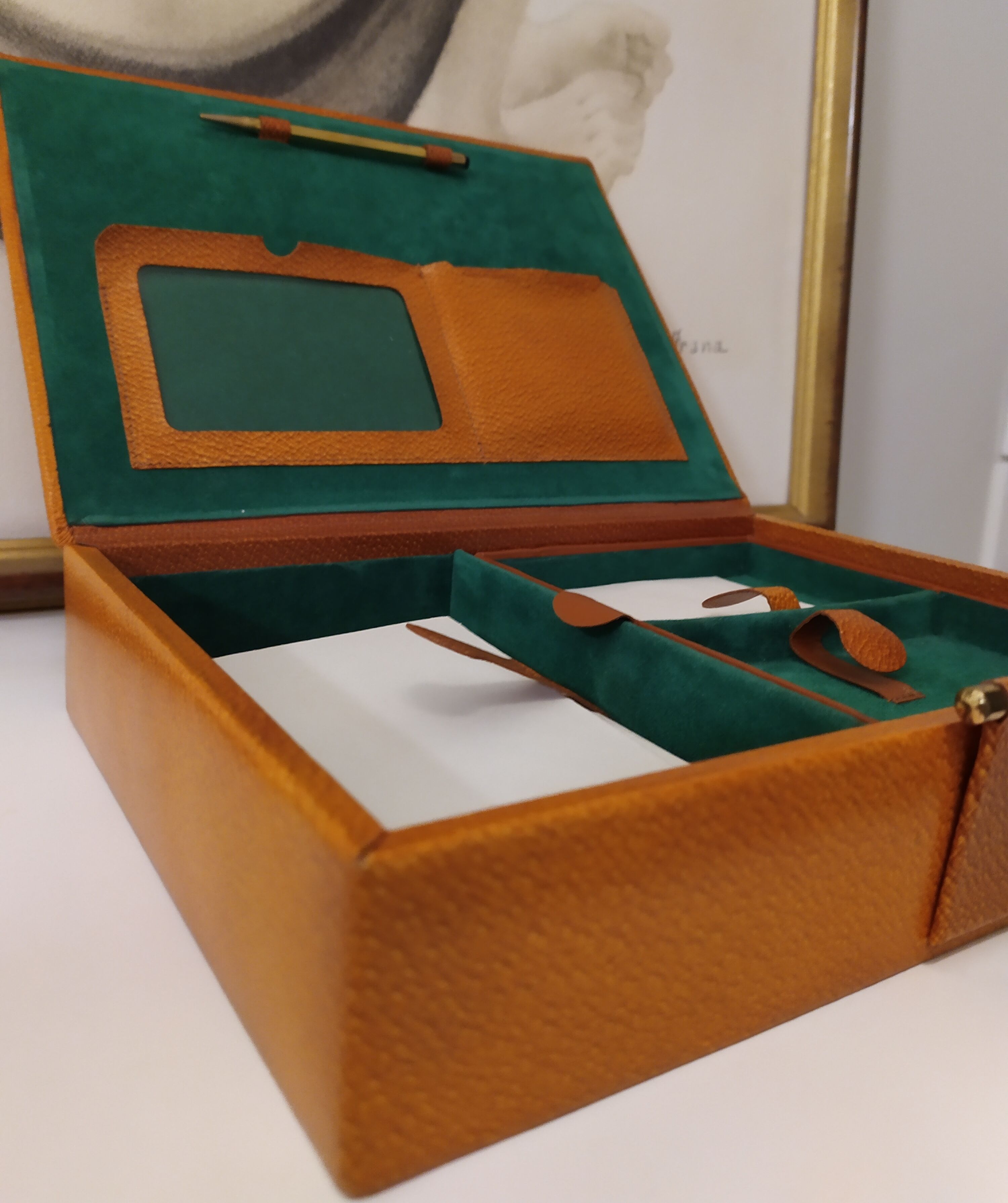 Antique leather box the tanner