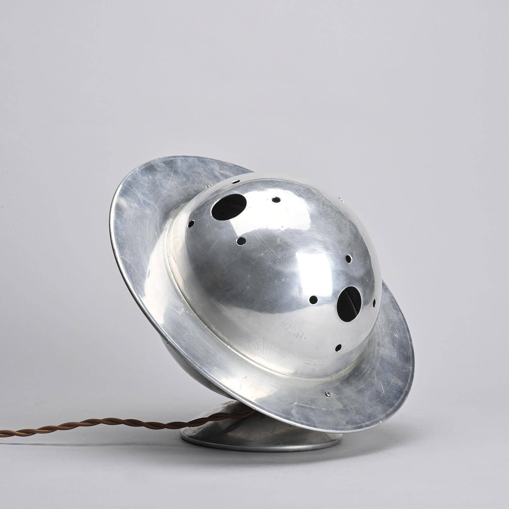 Lampe de table moderniste en aluminium, France, vers 1930
