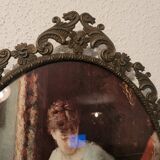 Italian oval frame in bronze and curved glass