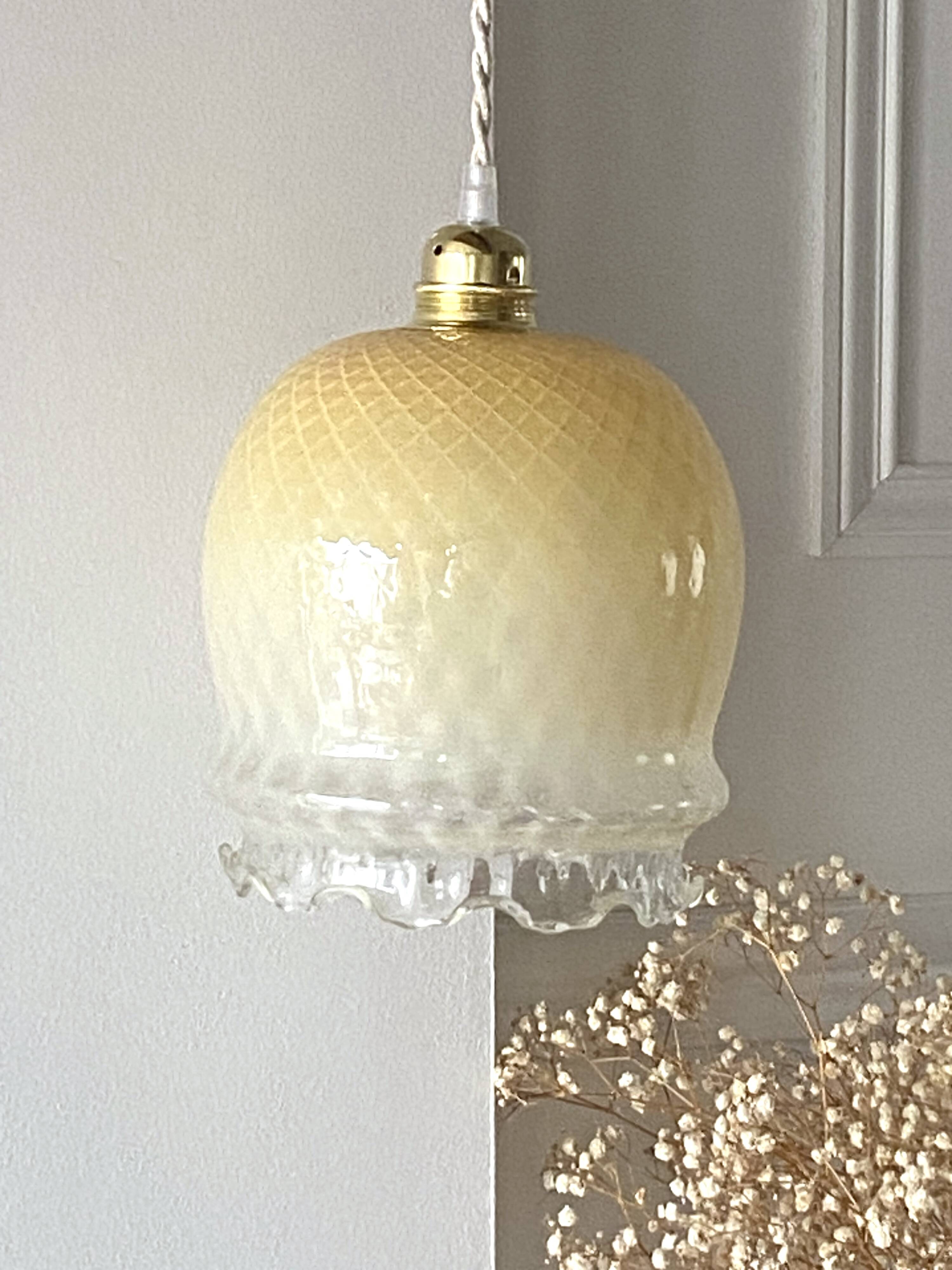 Vanilla pendant light