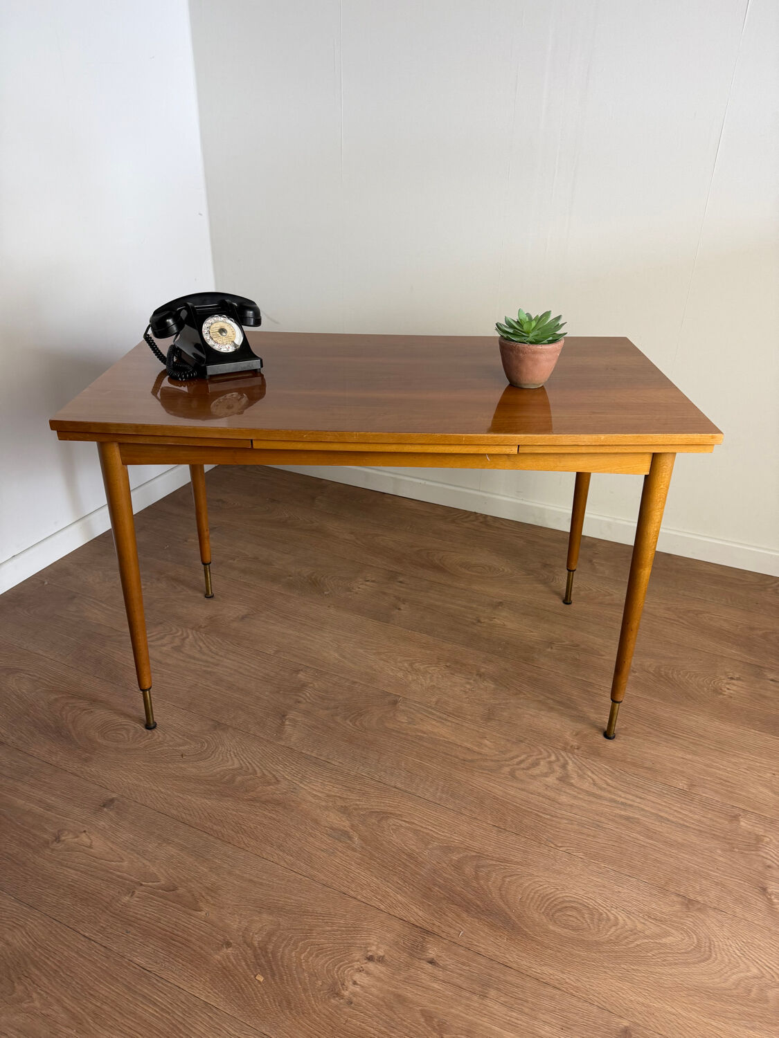 Vintage extendable dining table