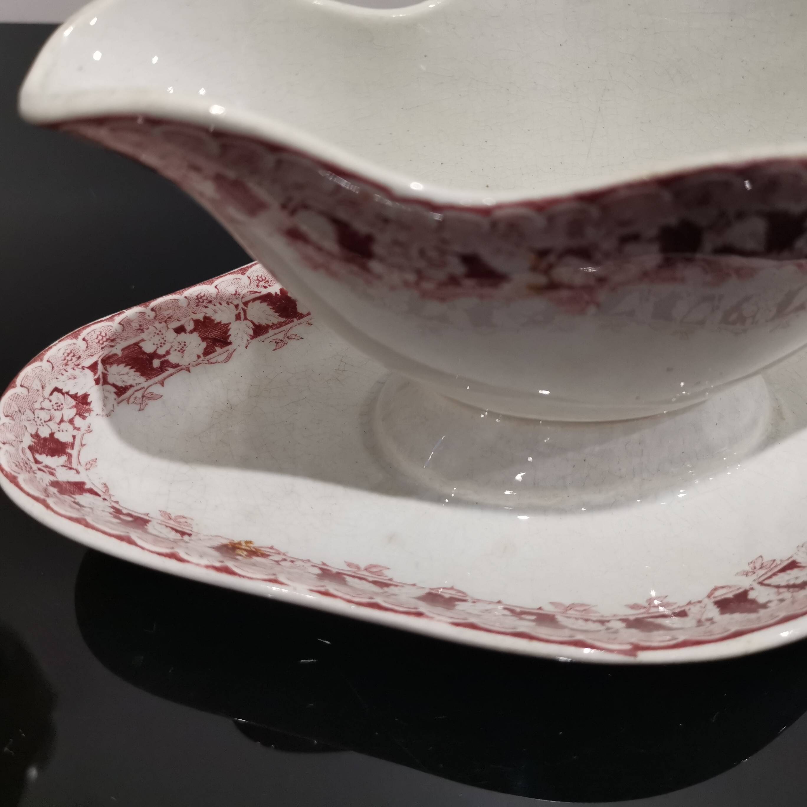 Iron earth gravy boat Moulin des Loups and Hamage Nord, red mulberry