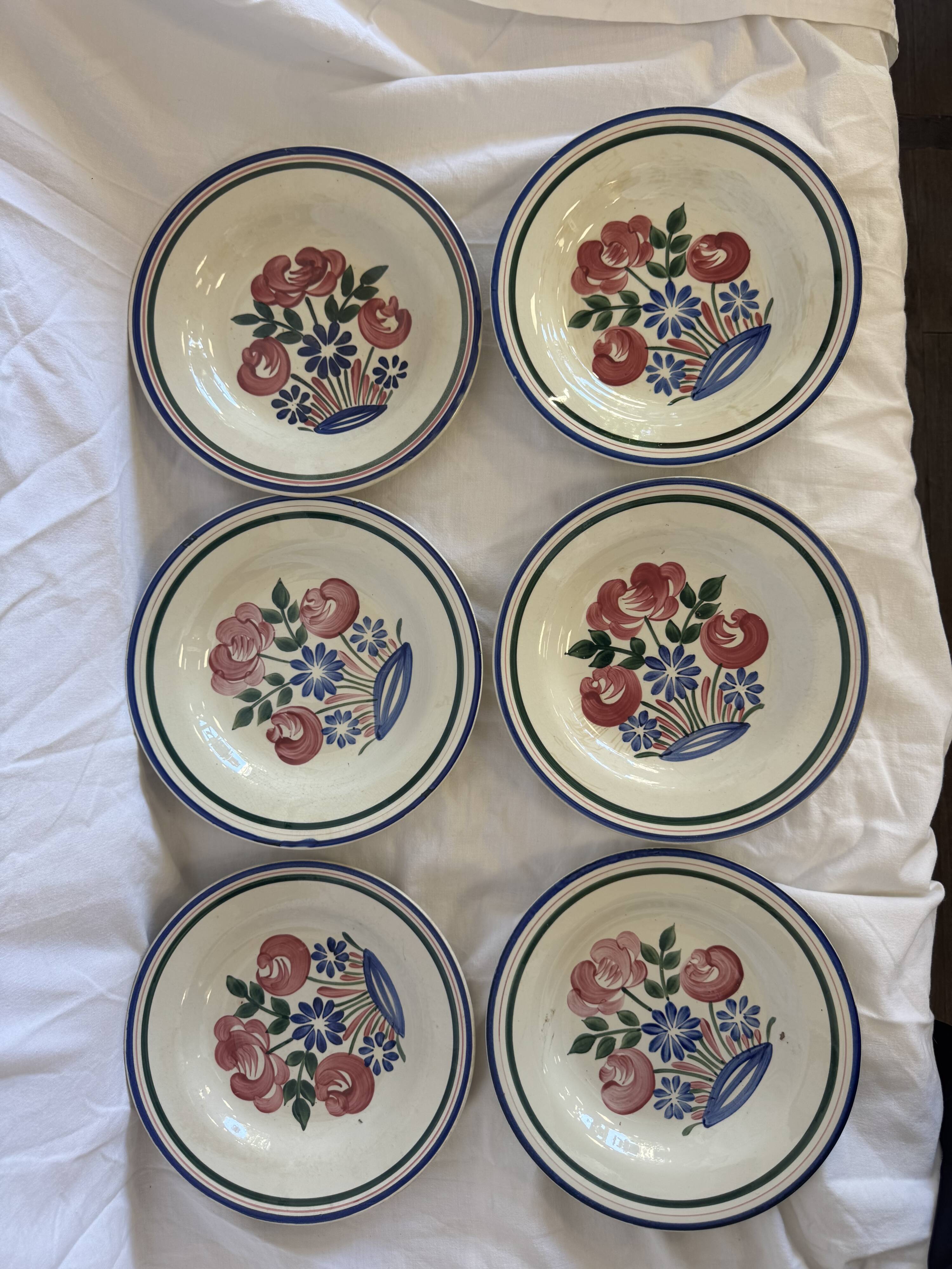 Assiettes creuses à fleurs