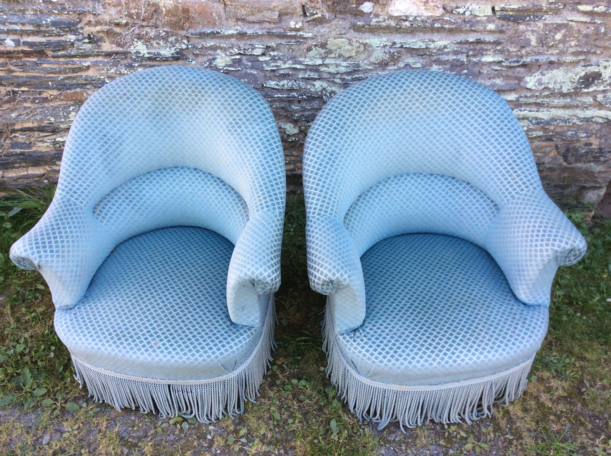 Paire de fauteuils crapaud en velours bleue