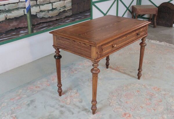 Table à écrire en pitchpin,  début XXème