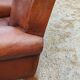 Paire de fauteuils club en cuir brun des années 30