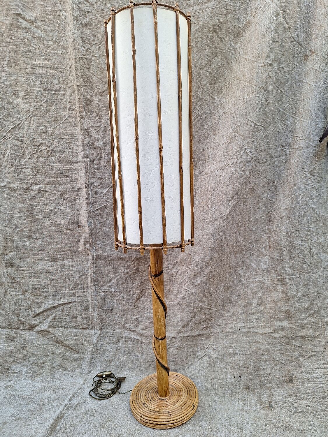 Lampadaire en rotin