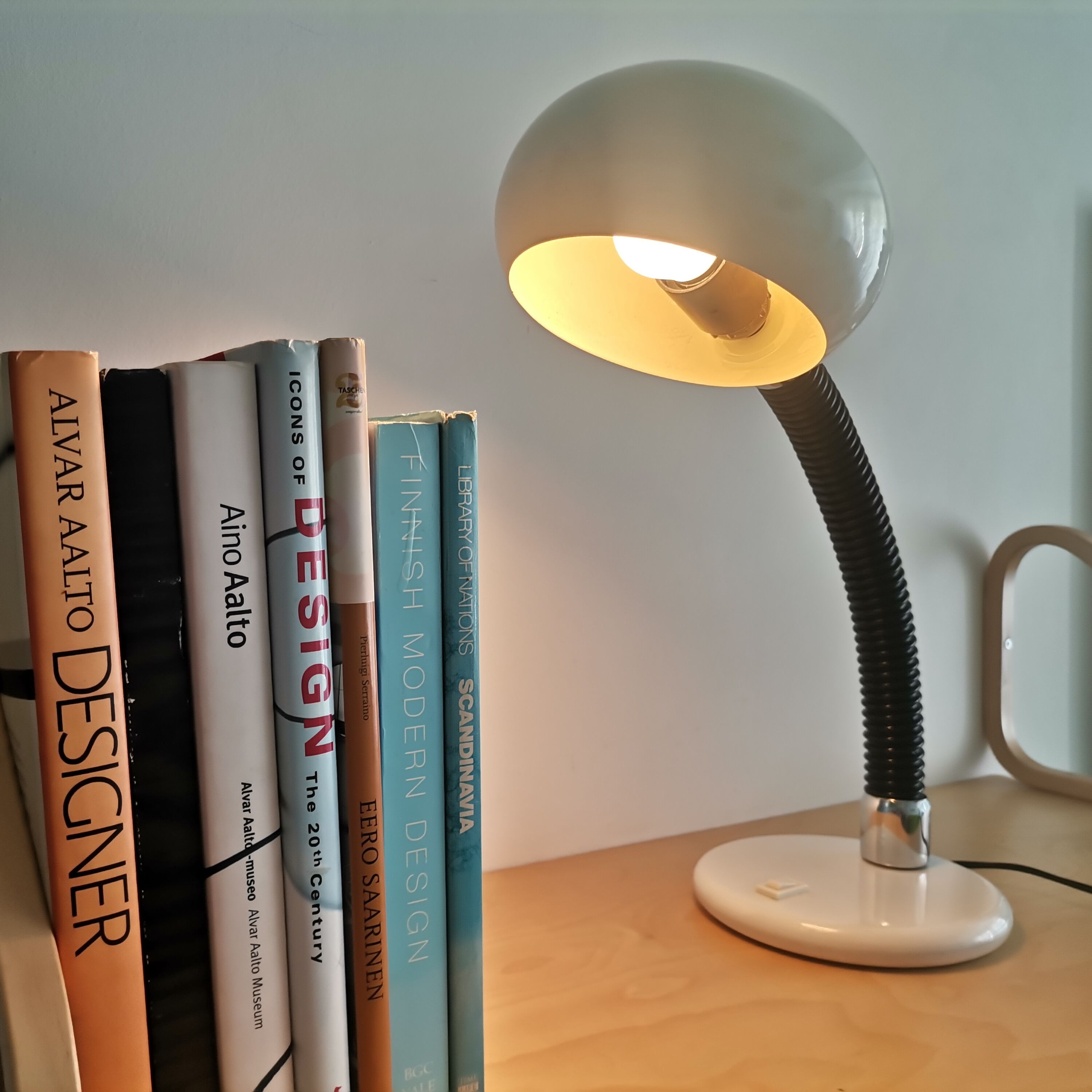 Industrial style gooseneck white table desk lamp