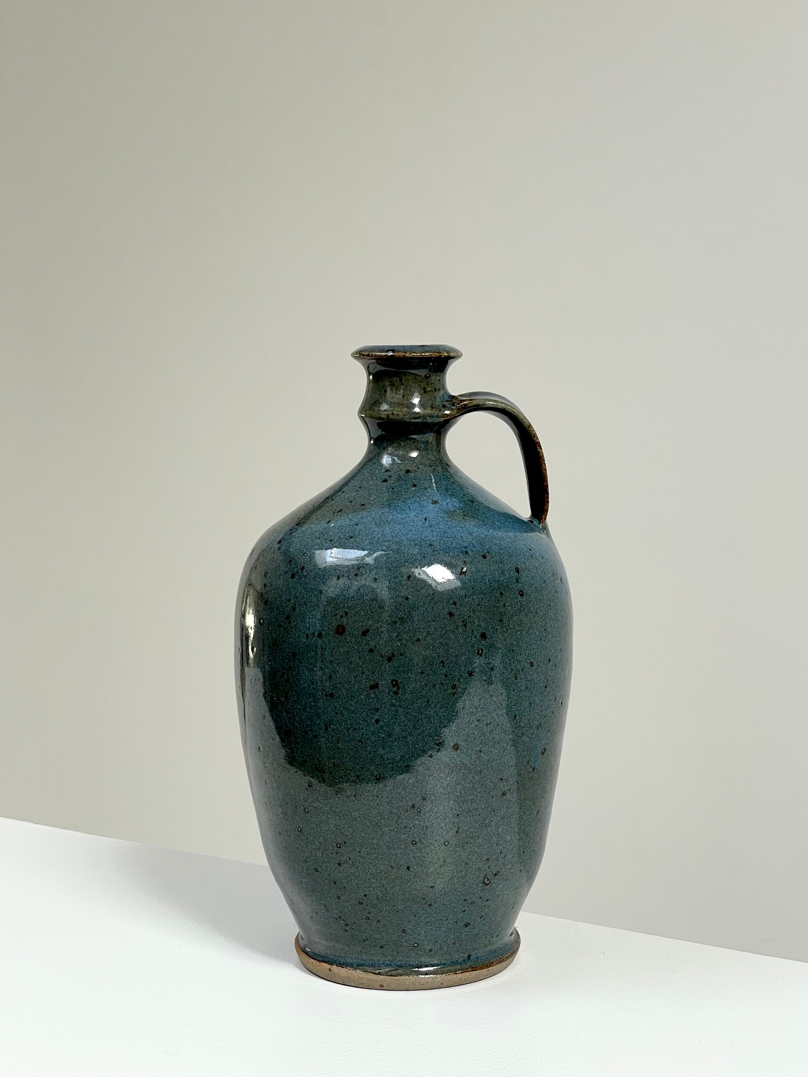 Blue pyrity sandstone vase