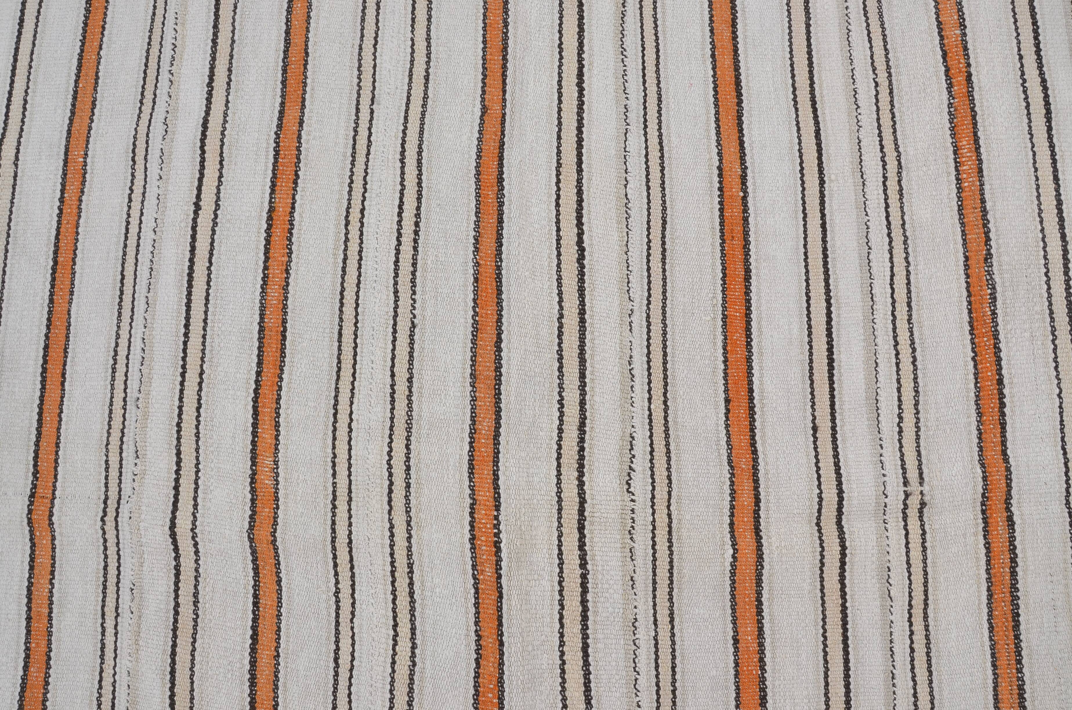 Tapis Kilim coloré tissé à la main