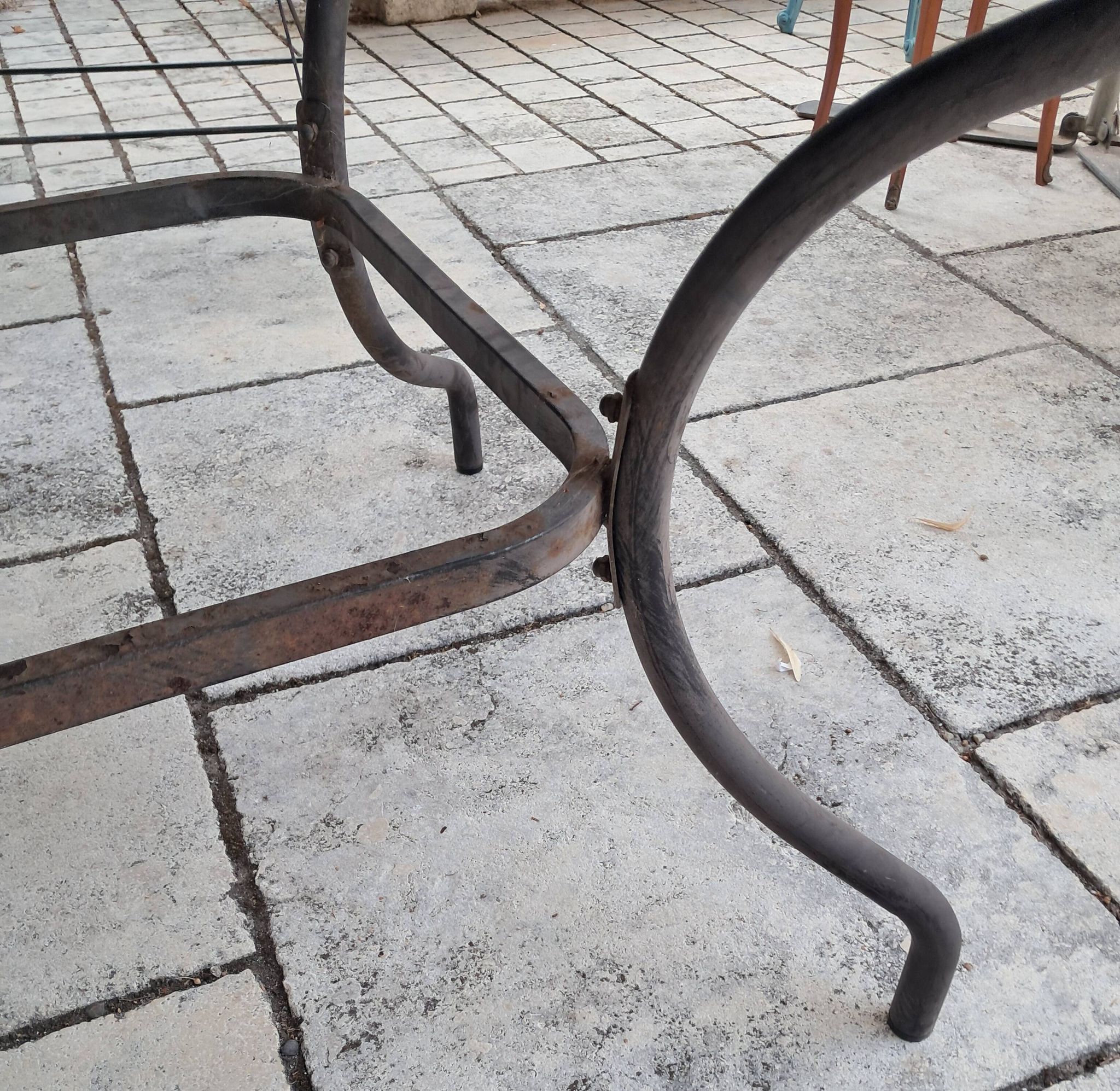 Table à manger en métal
