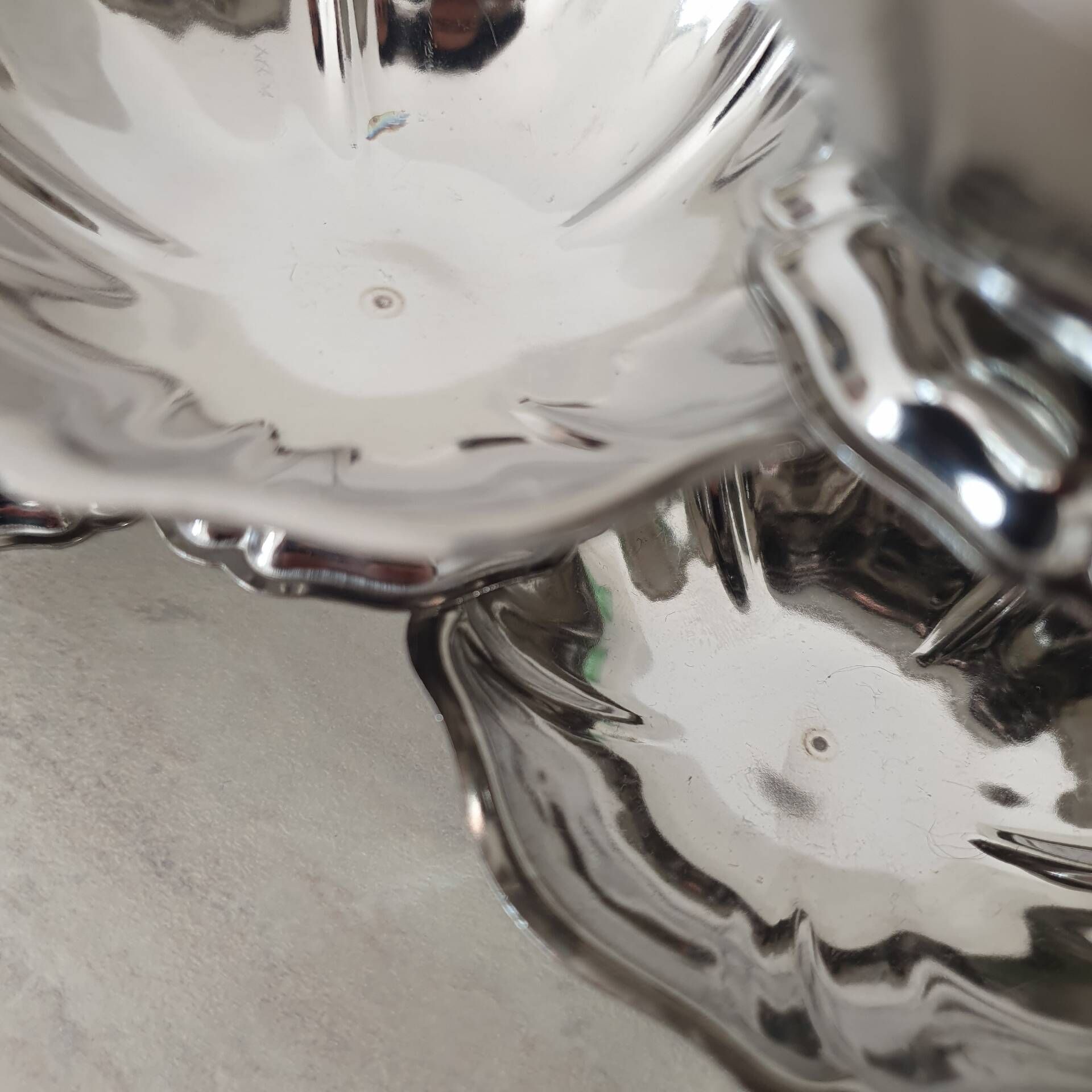 Dessert / ice cream bowls in 18/10 stainless steel, Guy Degrenne style, flower shape.