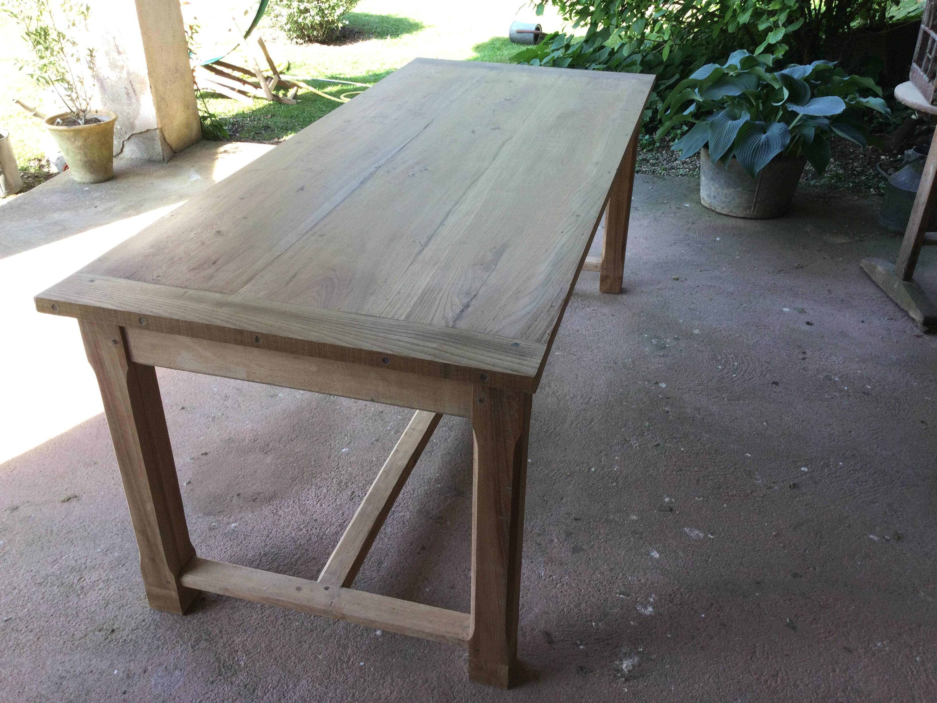 Ancienne table de ferme rénovée