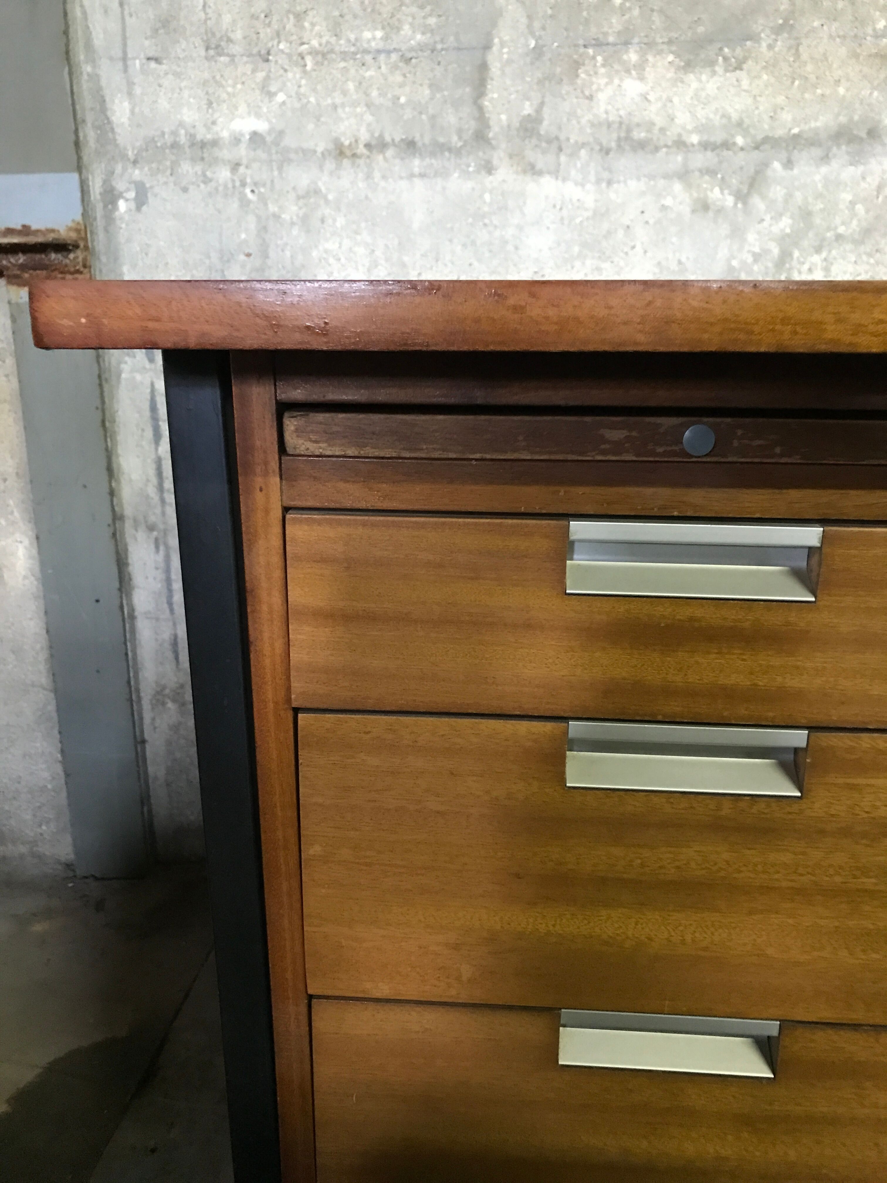 Bureau vintage des années 60
