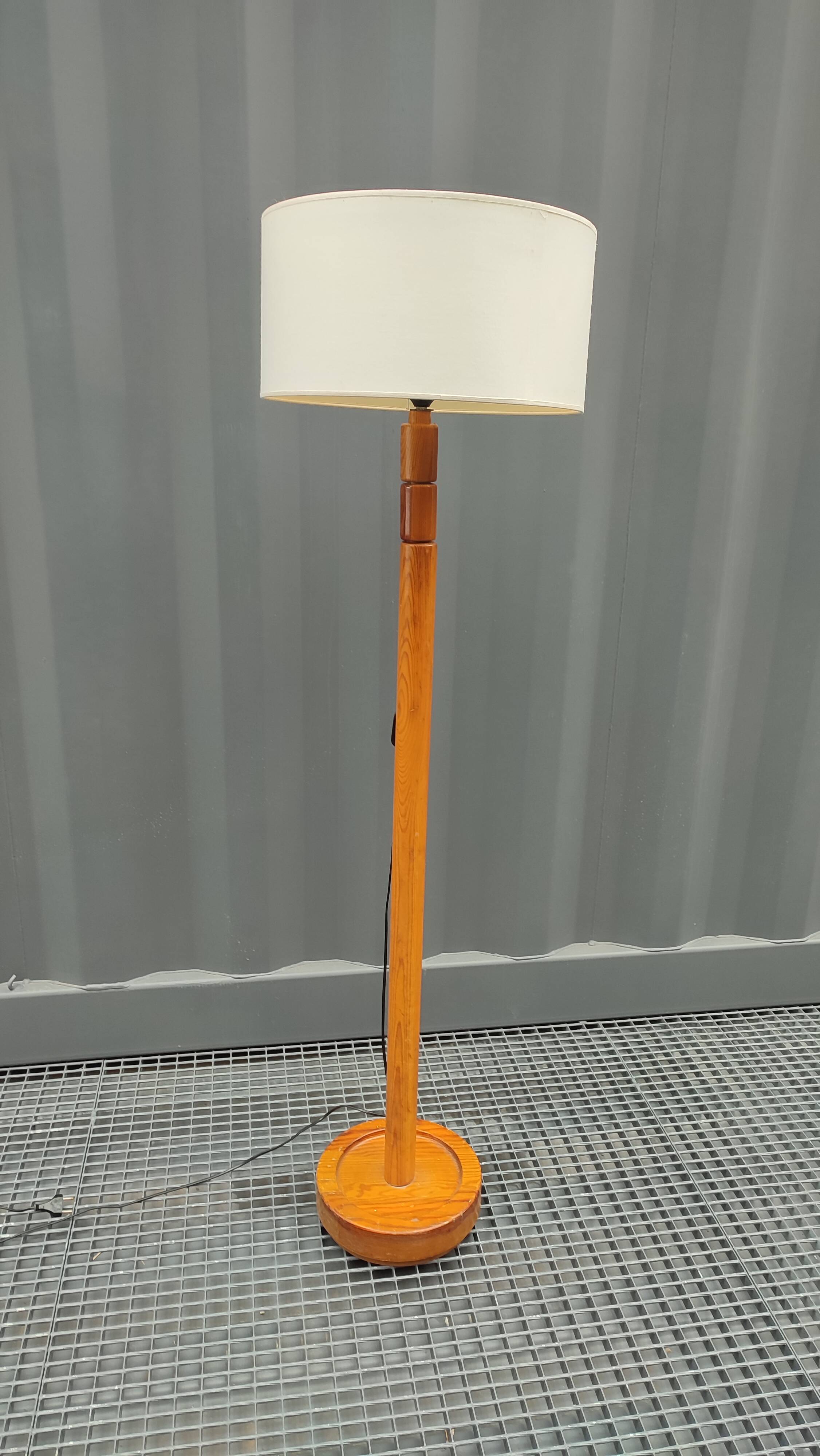 80s pine floor lamp