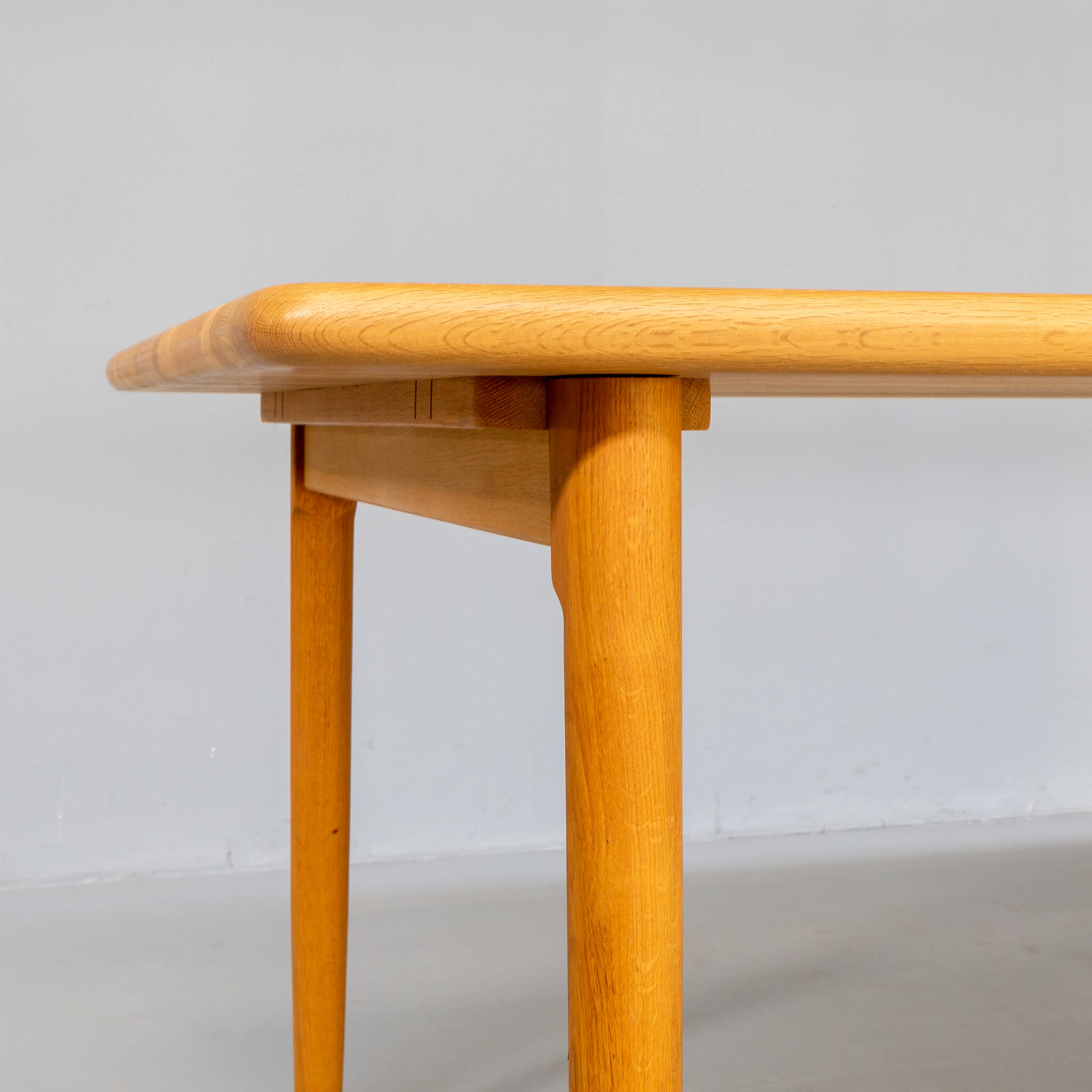 Niels Otto Moller Oak dining table for J.L. Møllers Møbelfabrik