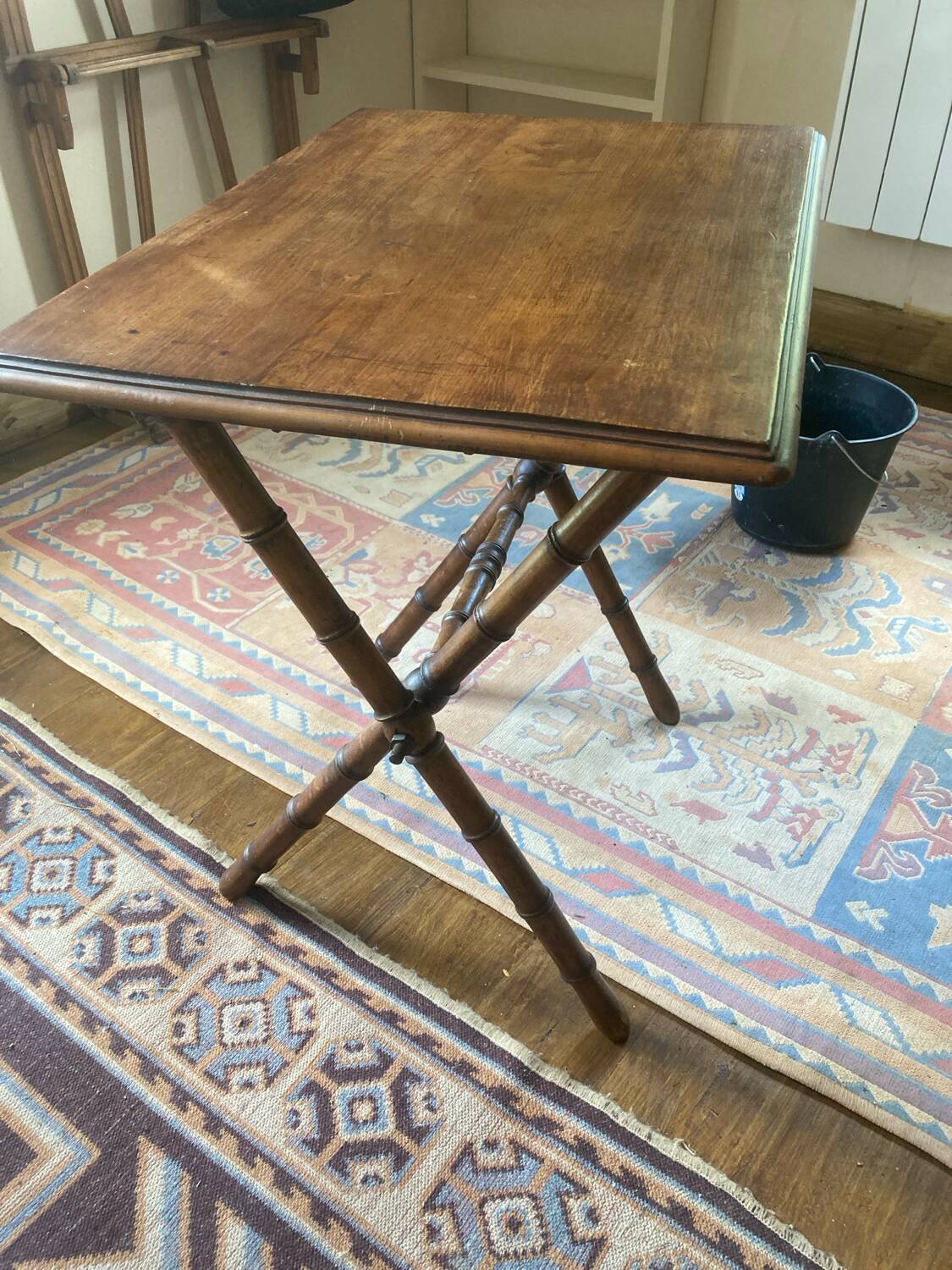Folding table