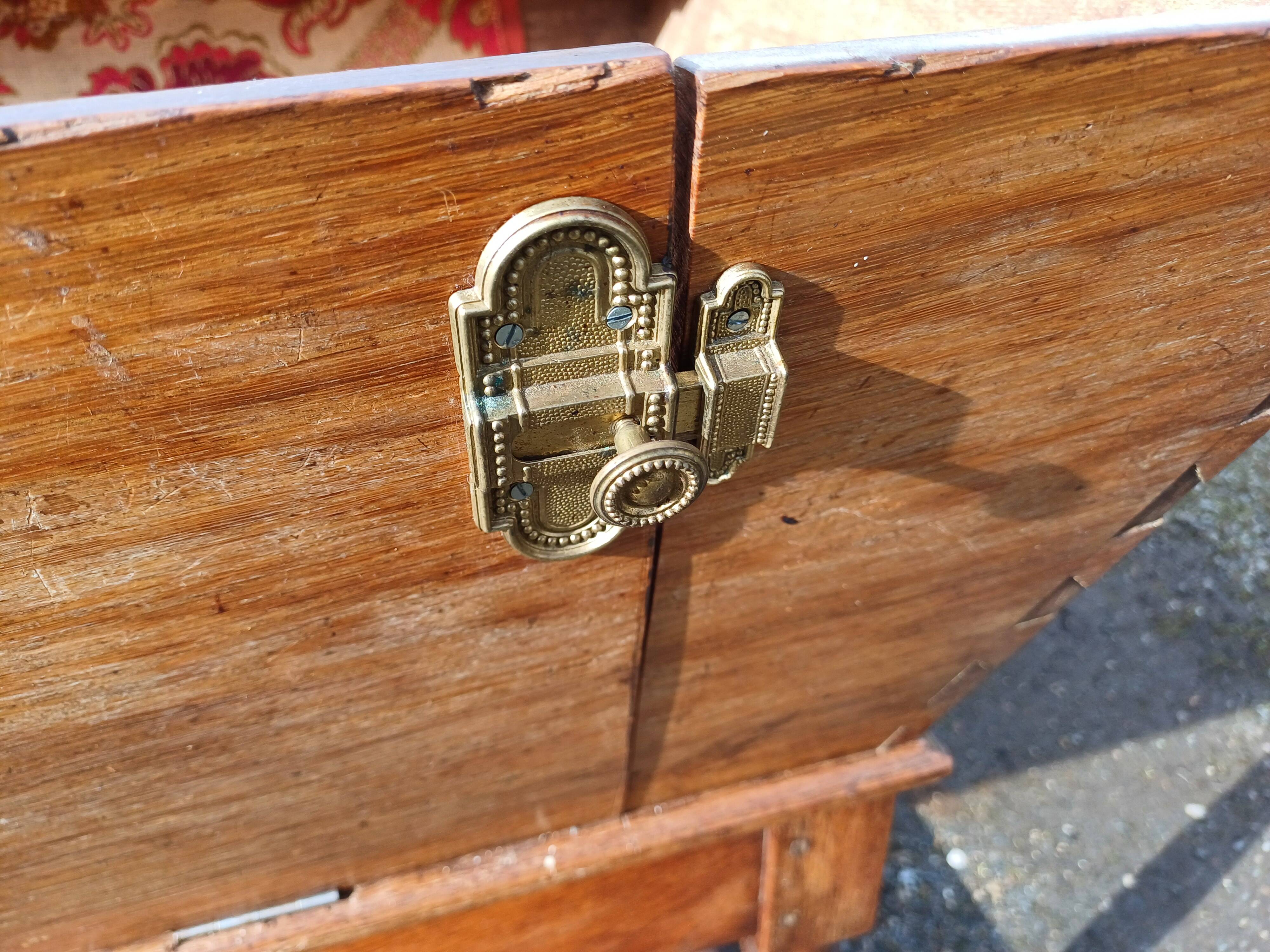 Provençal bread bin in oak 19th