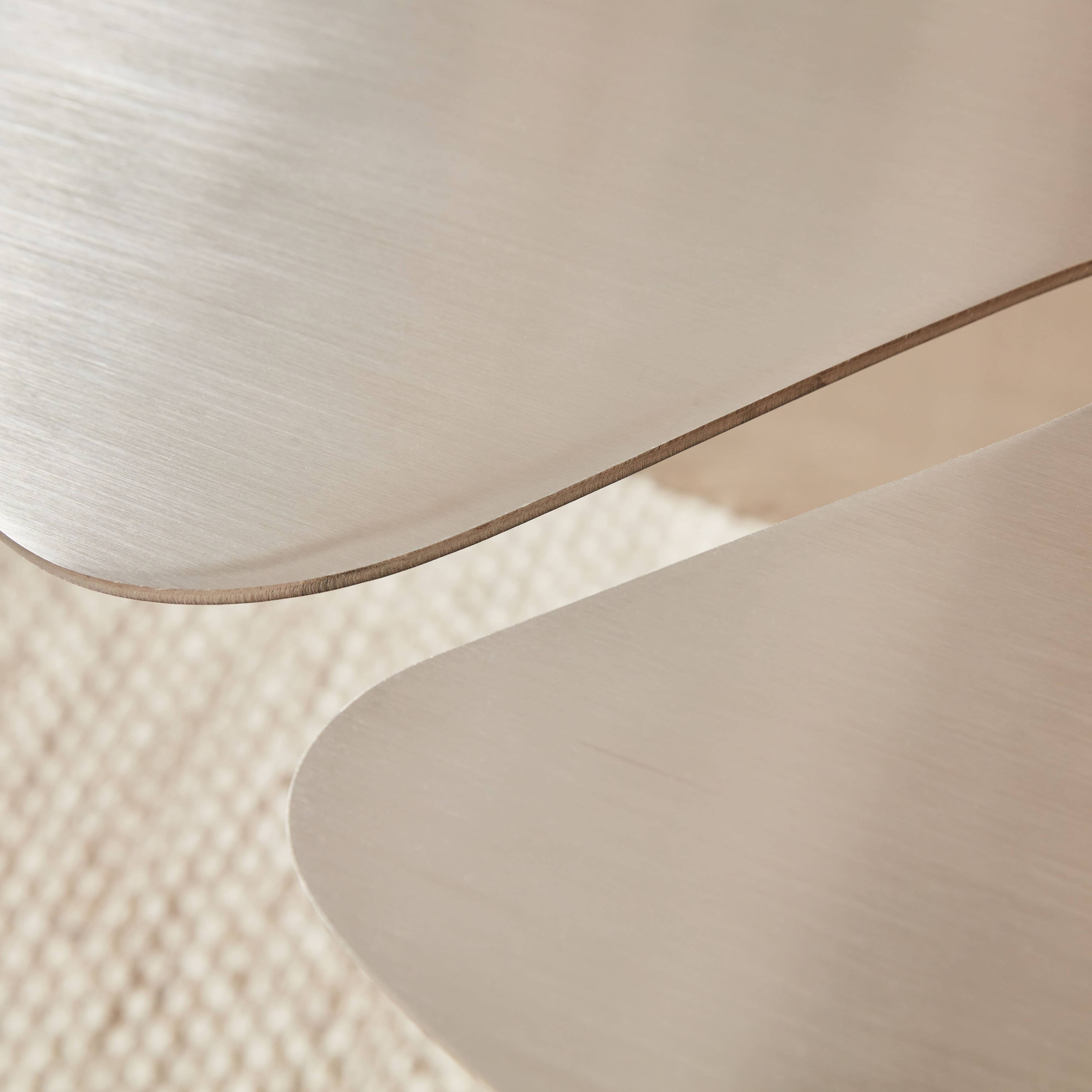 Table basse feuille Monstera – Acier inox brossé – Design sculptural