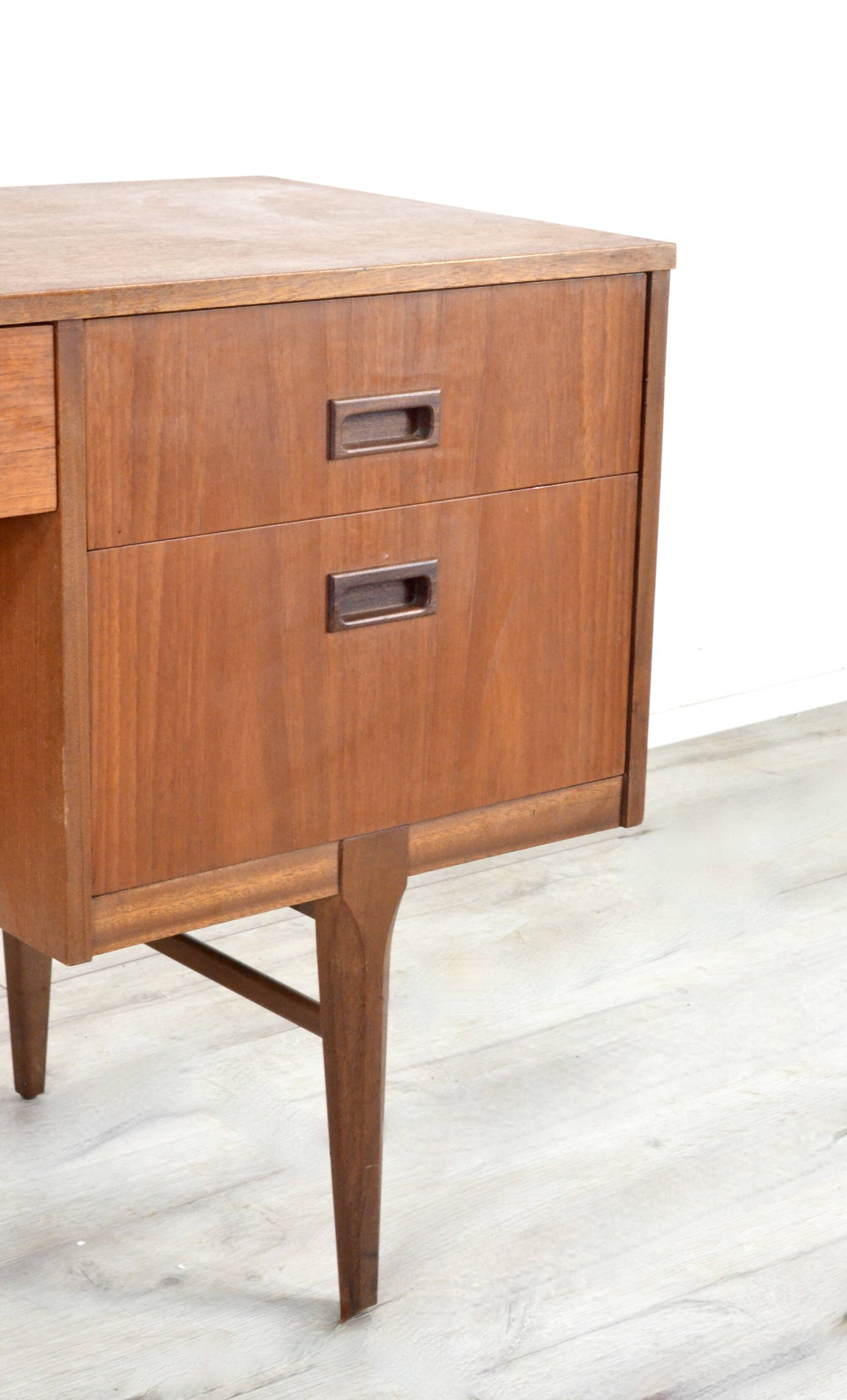 Bureau en teck danois du milieu du siècle, coiffeuse, tiroirs, buffet. Livraison. Vin
