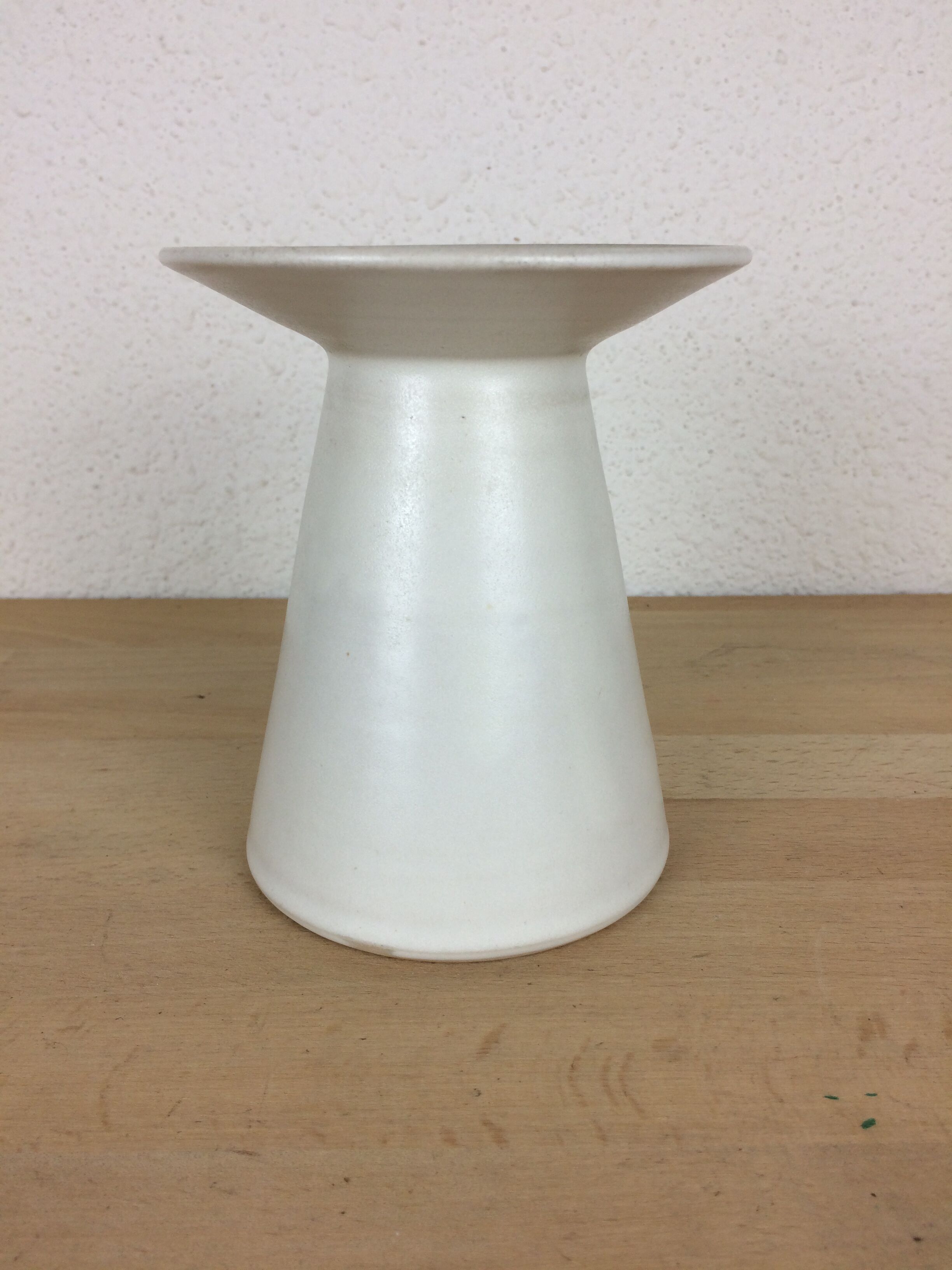 White ceramic vase Jungnickel