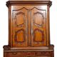 buffet deux corps galbé style Louis XV en noyer