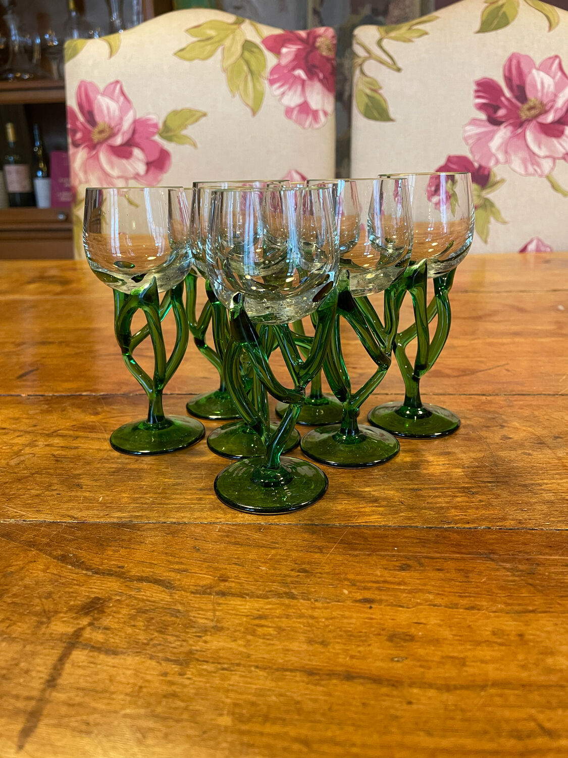 Ensemble de 7 verres à pied d’inspiration alsacienne