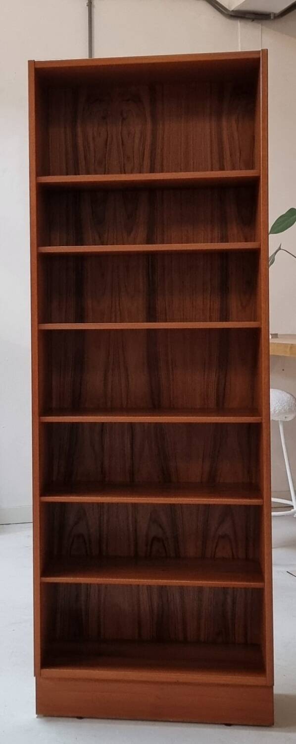 Bibliothèque du milieu du siècle