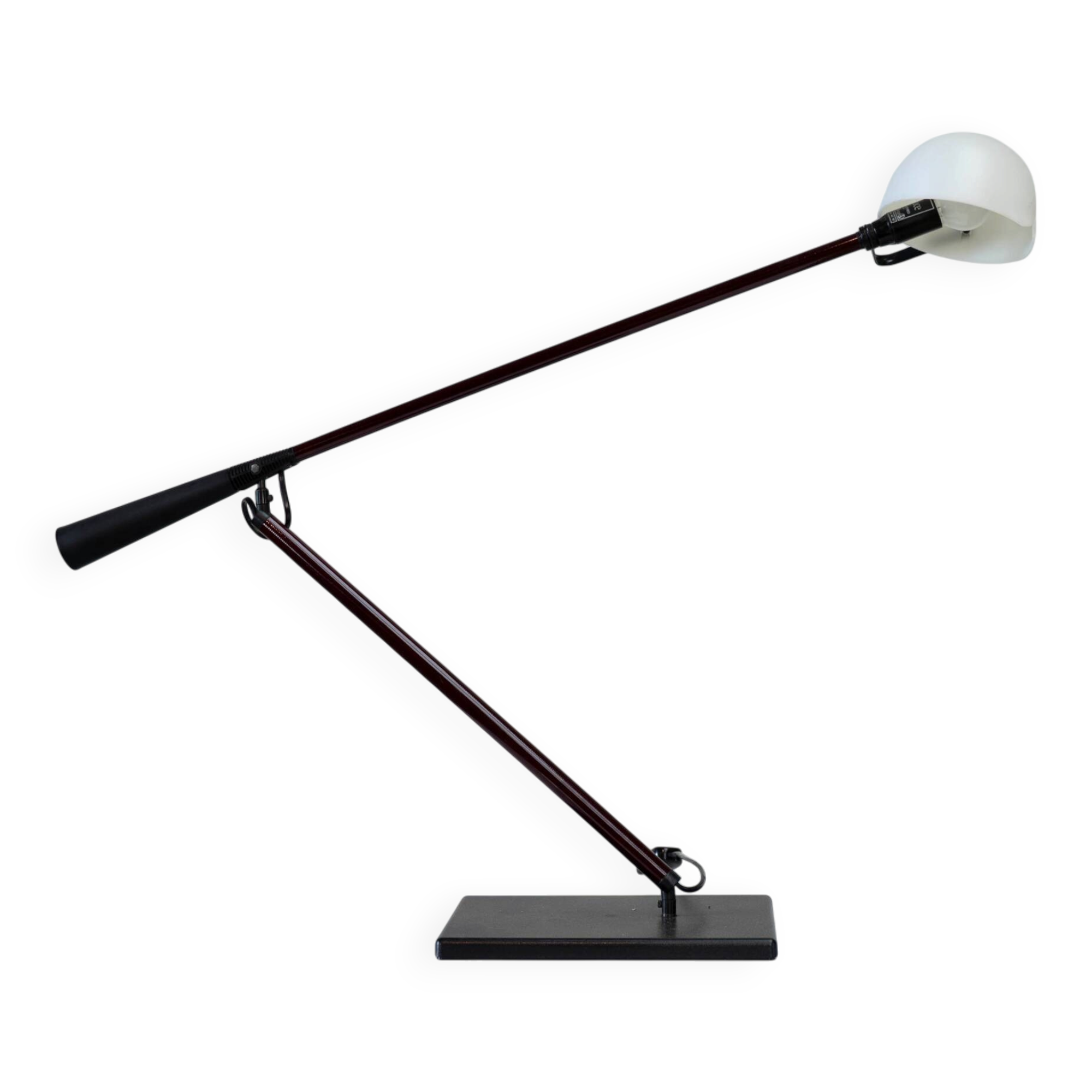 Paolo Rizzatto pour la lampe de table modèle 613 d'Arteluce