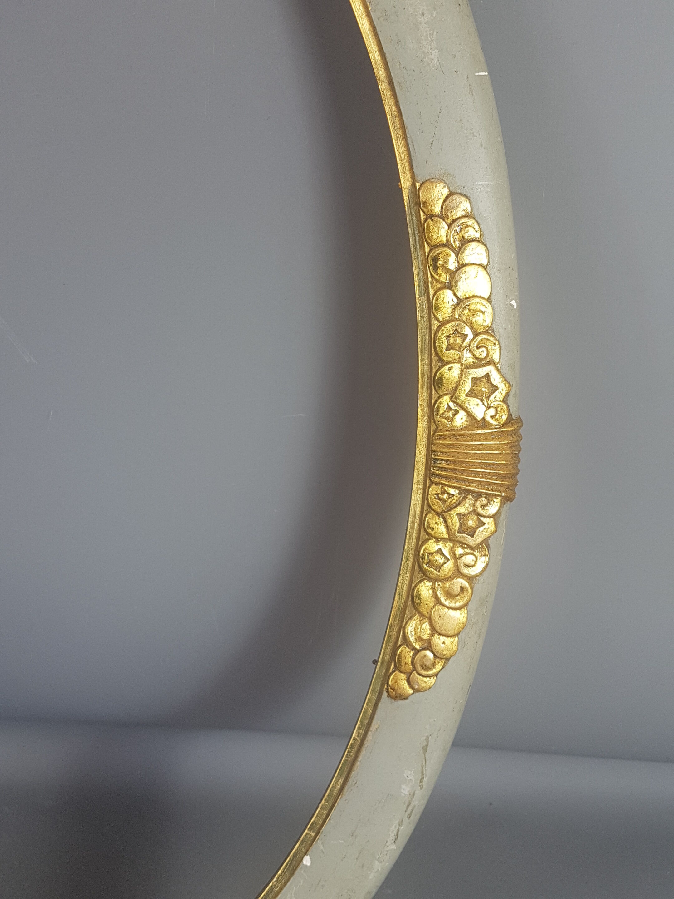 Old Art-Deco oval wood -stucco frame, 56x41 cm, 50x35 cm SB leaf