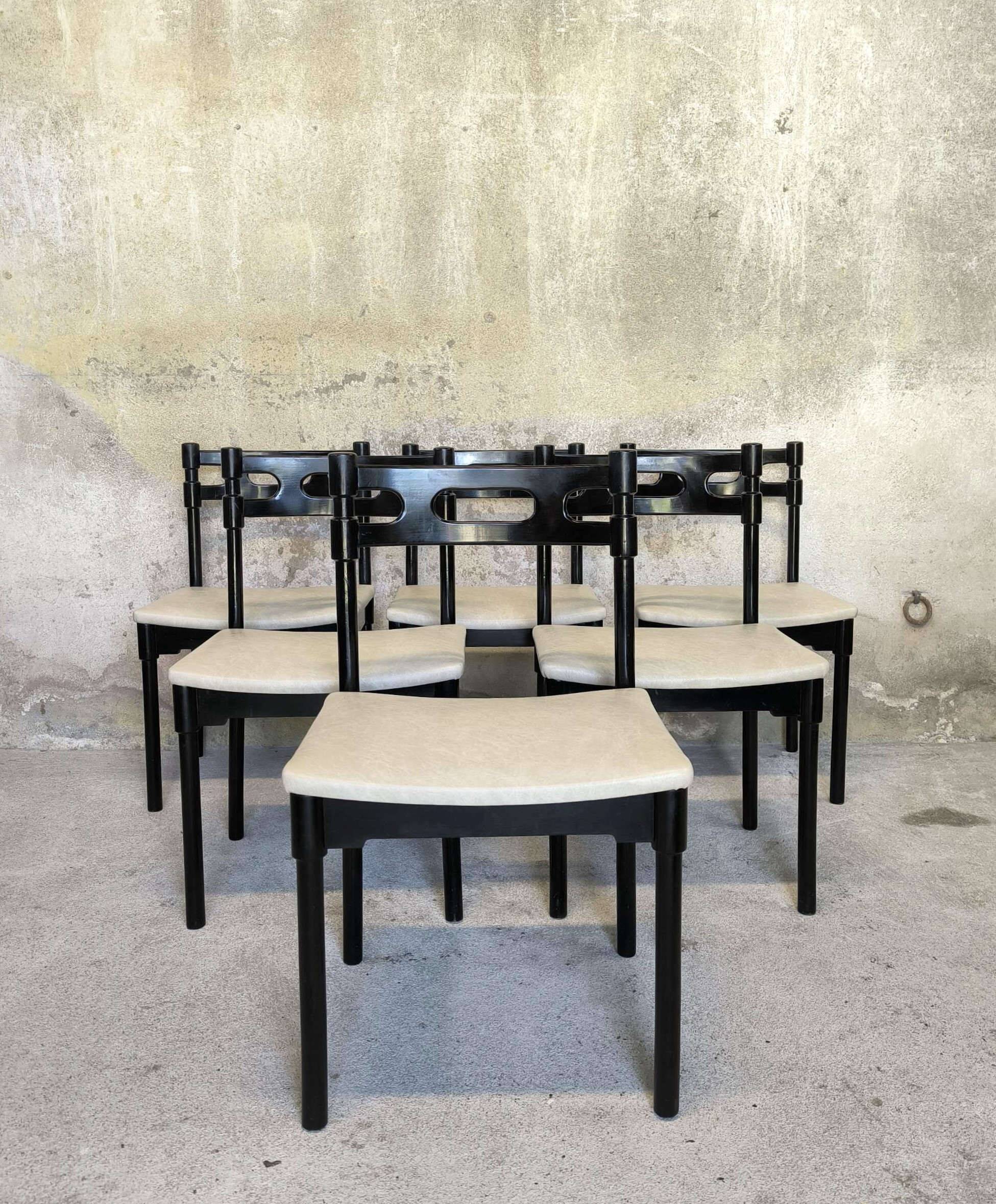 6 black lacquered wooden chairs