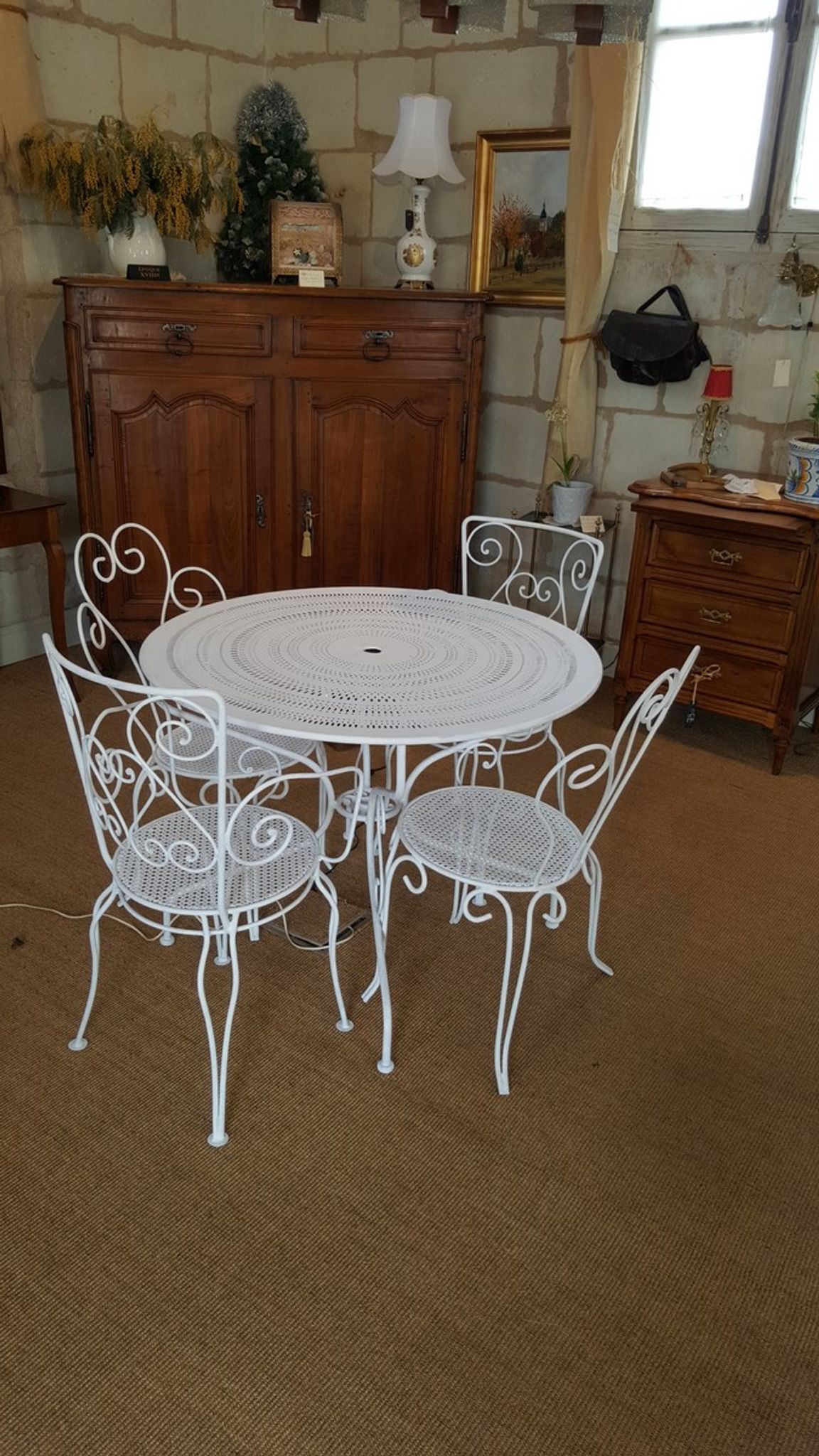 Garden furniture in wrought iron dating early twentieth