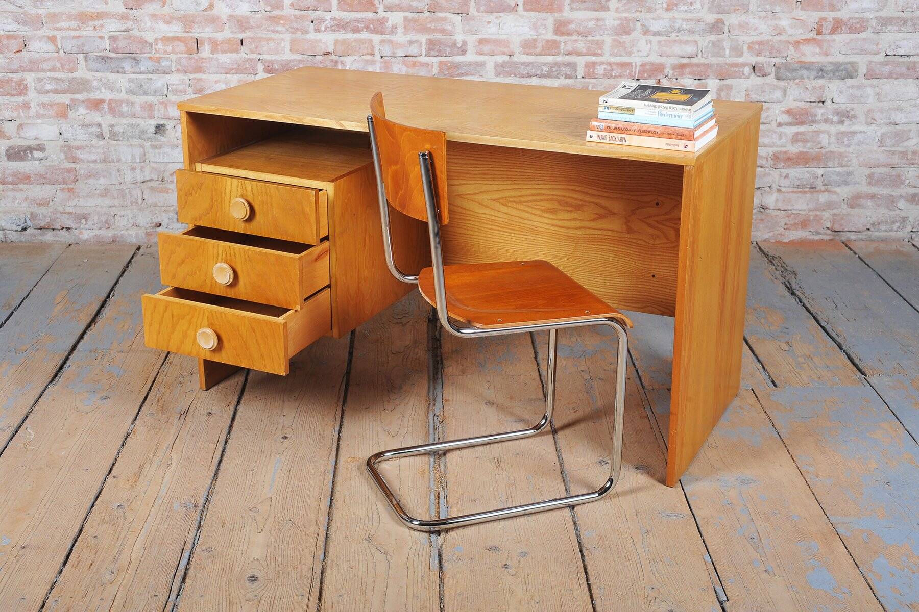 Mid-Century Writing Desk in Oak Veneer, Czech, 1960s