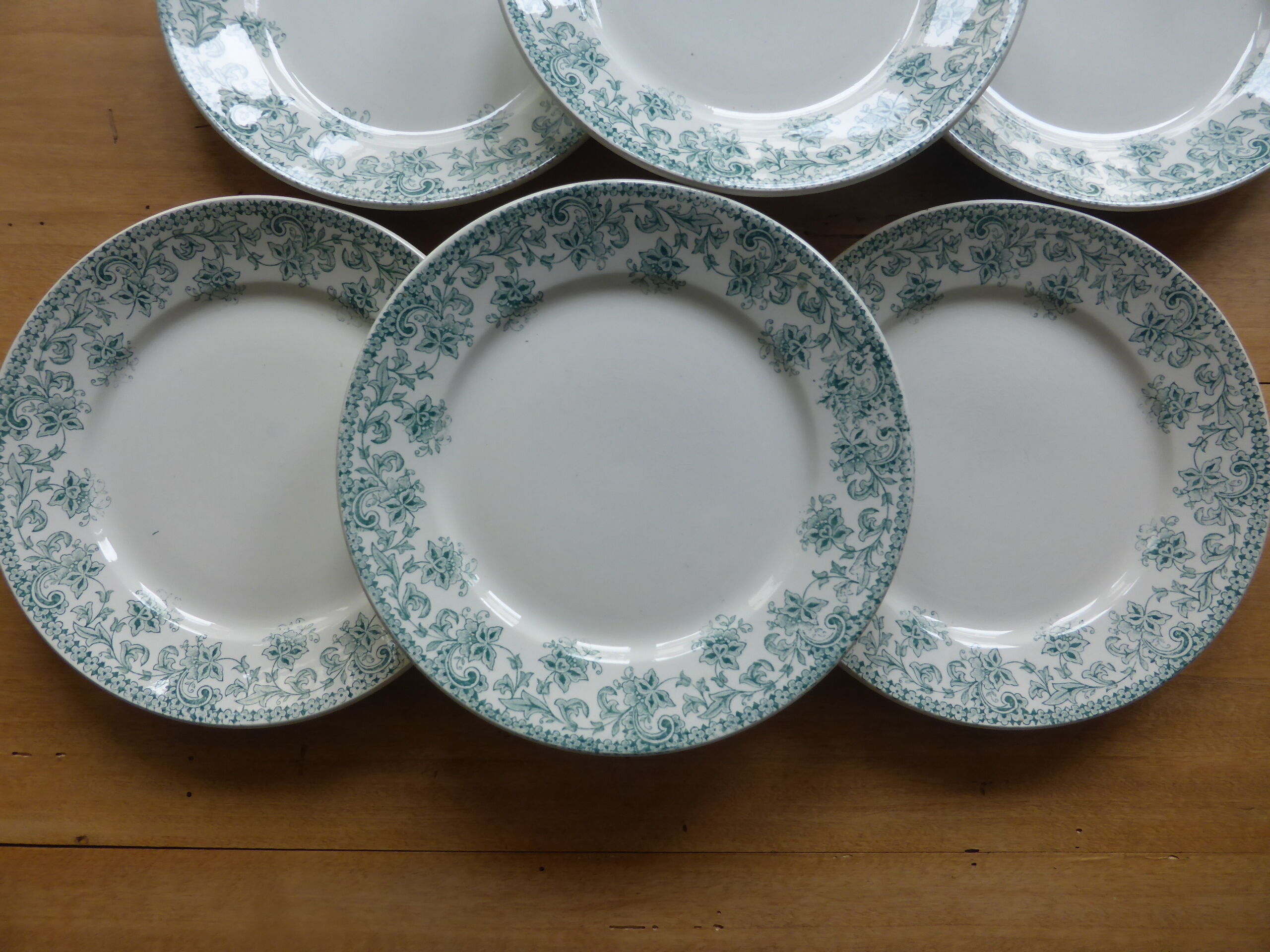 Set de 6 assiettes plates en terre de fer de St Amand modèle Jeanne
