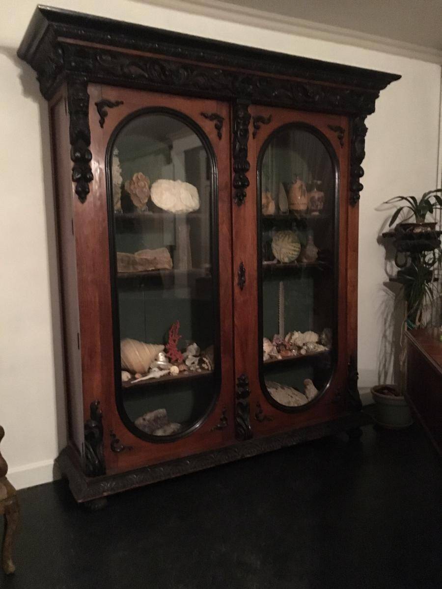 Large display cabinet in walnut veneer and blackened wood, 19th century.