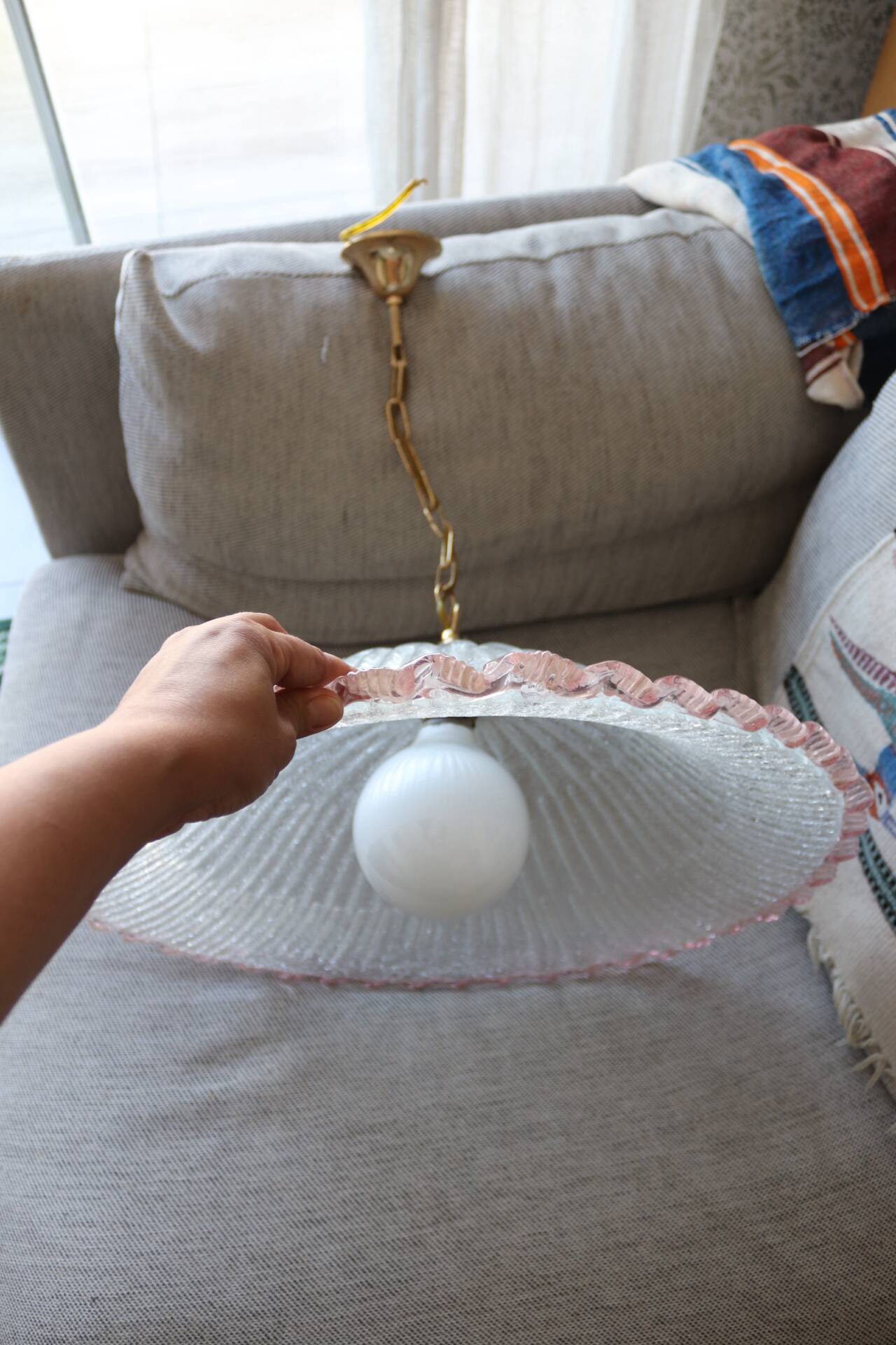 Large vintage Murano suspension in textured glass with a pink edge.
