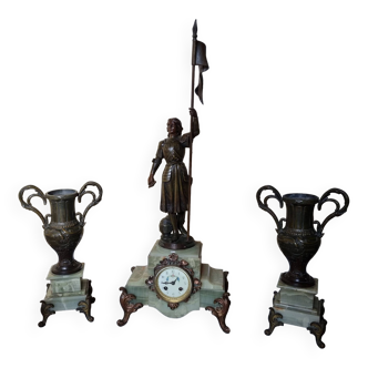 Statue Jeanne d'arc et ses 2 vases