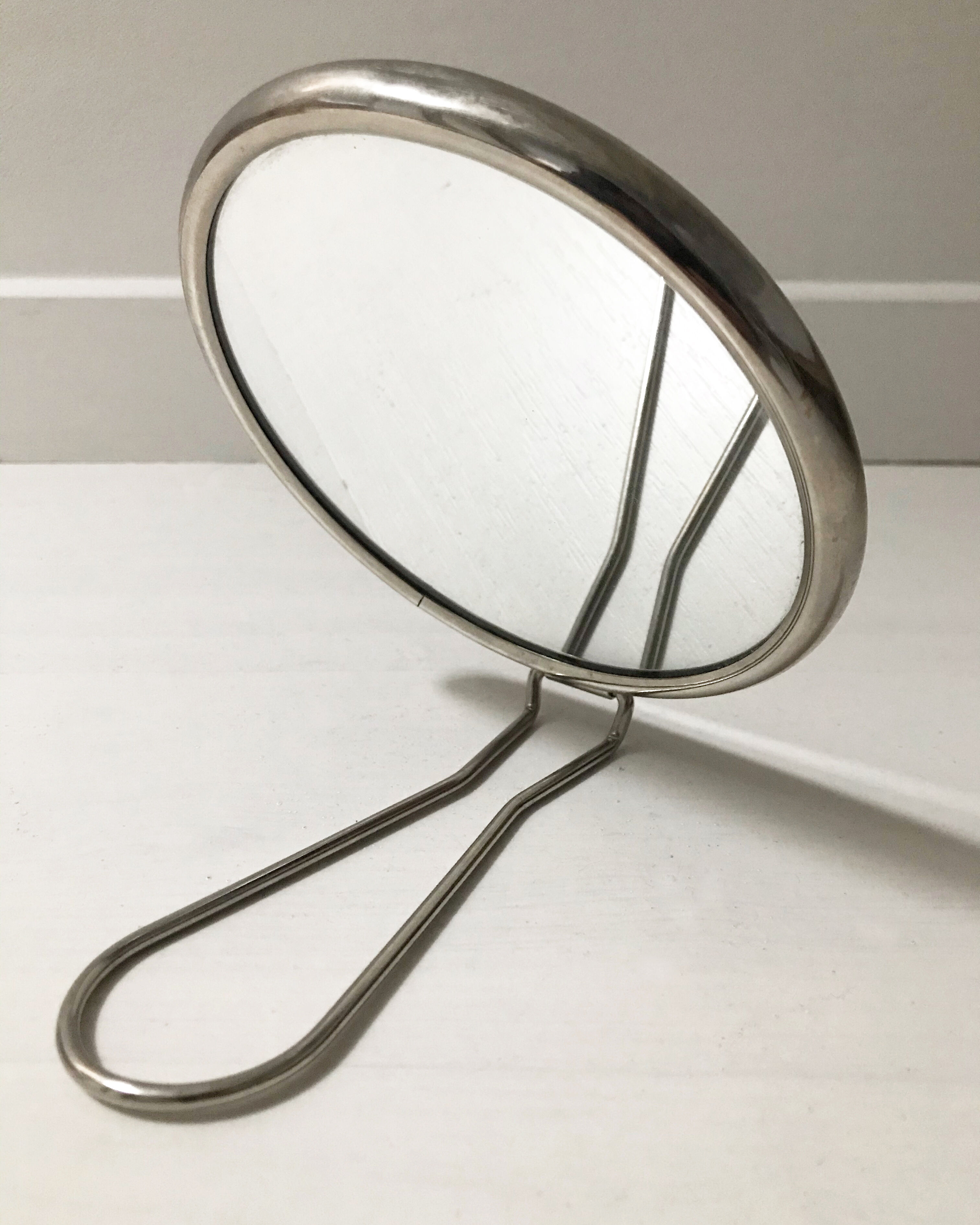 Barber's round hand mirror 13cm