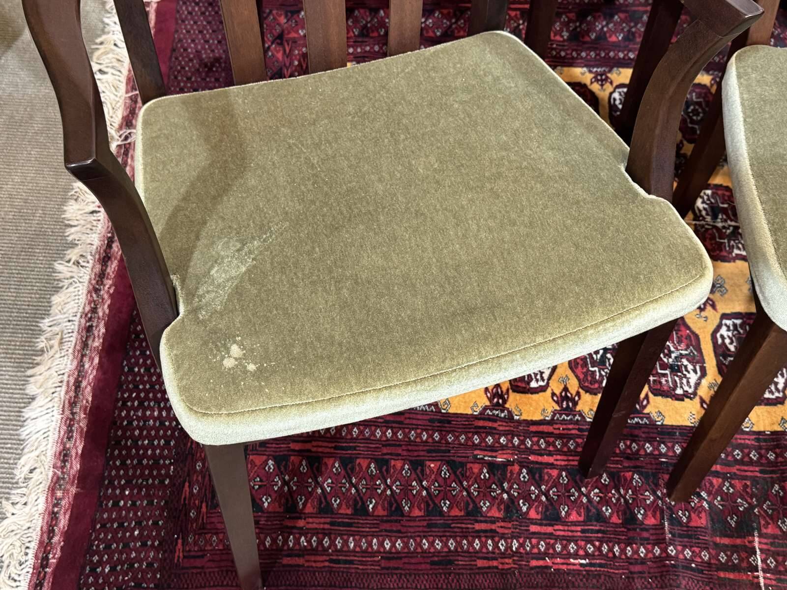 Suite de 4 chaises et 2 fauteuils anglais en acajou de la marque GPlan