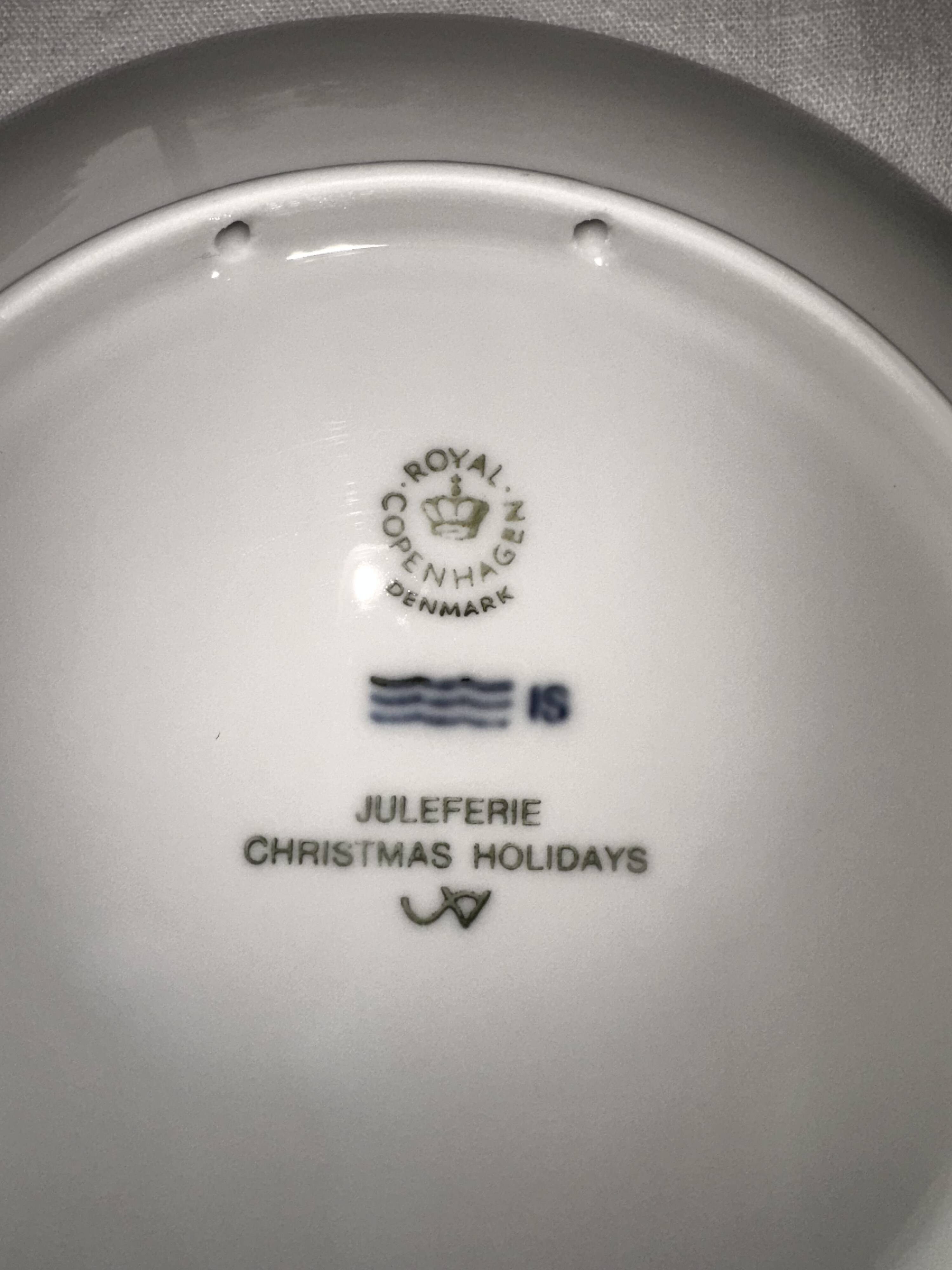 Royal Copenhagen porcelain Christmas plate 1986