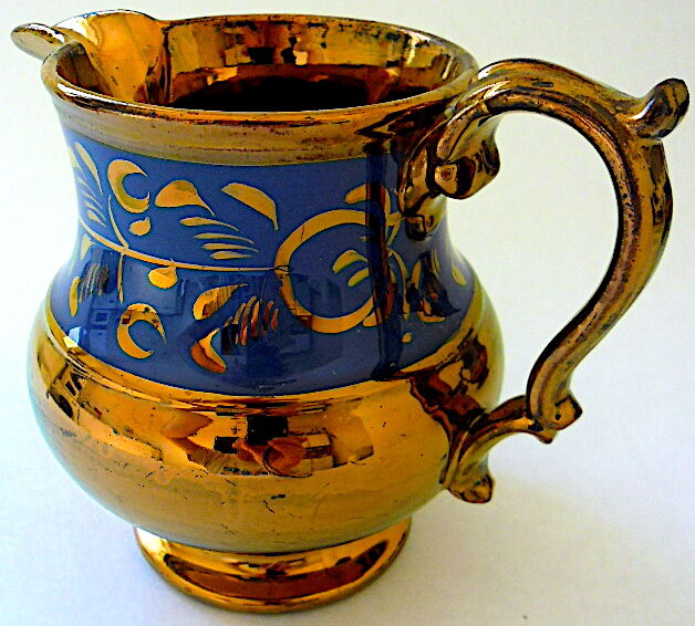 Paire de pichets en faïence lustrée du Staffordshire dite faïence de "Jersey"