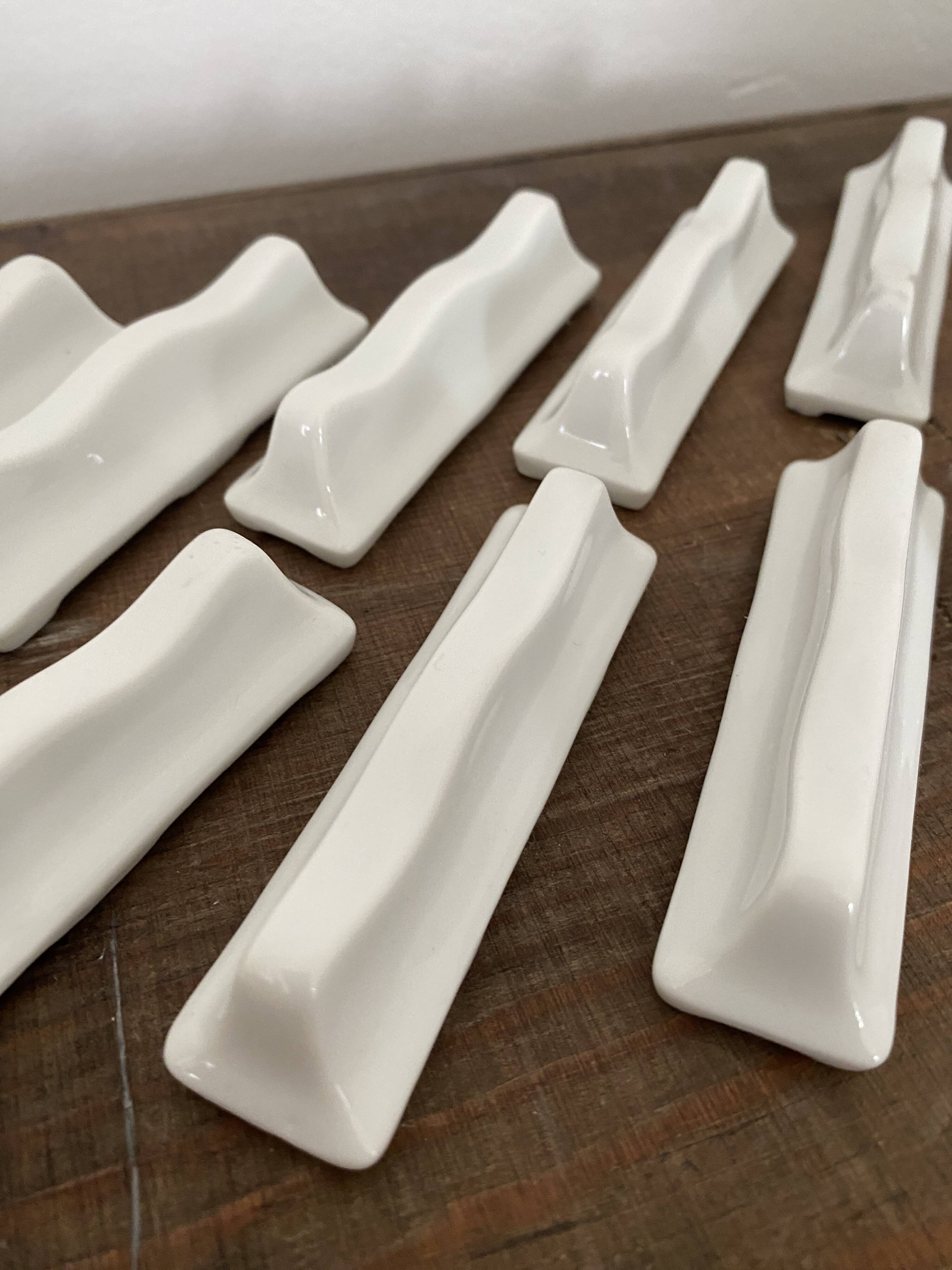 Vintage knife holders of 12, in white wave-shaped porcelain