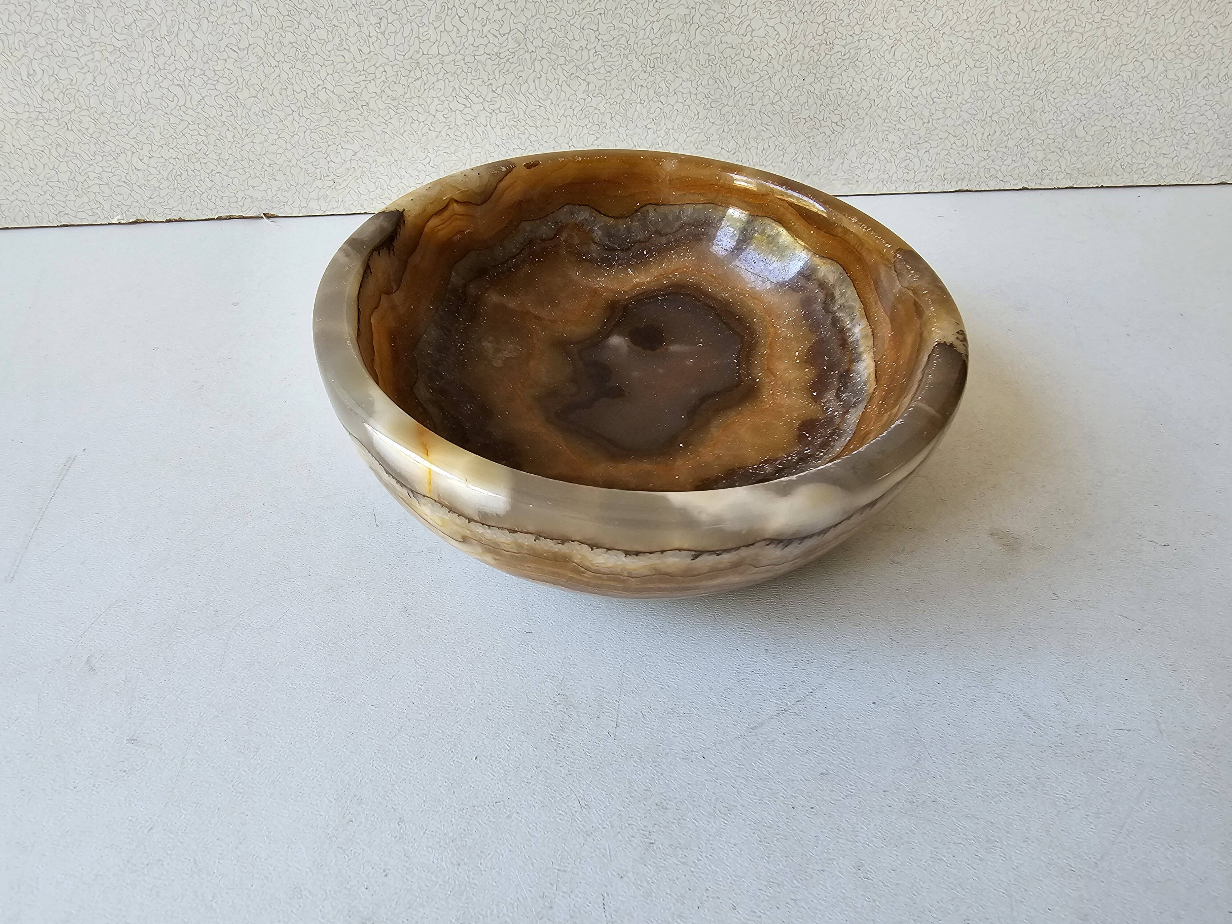 Onyx catchall with a diameter of 12cm.