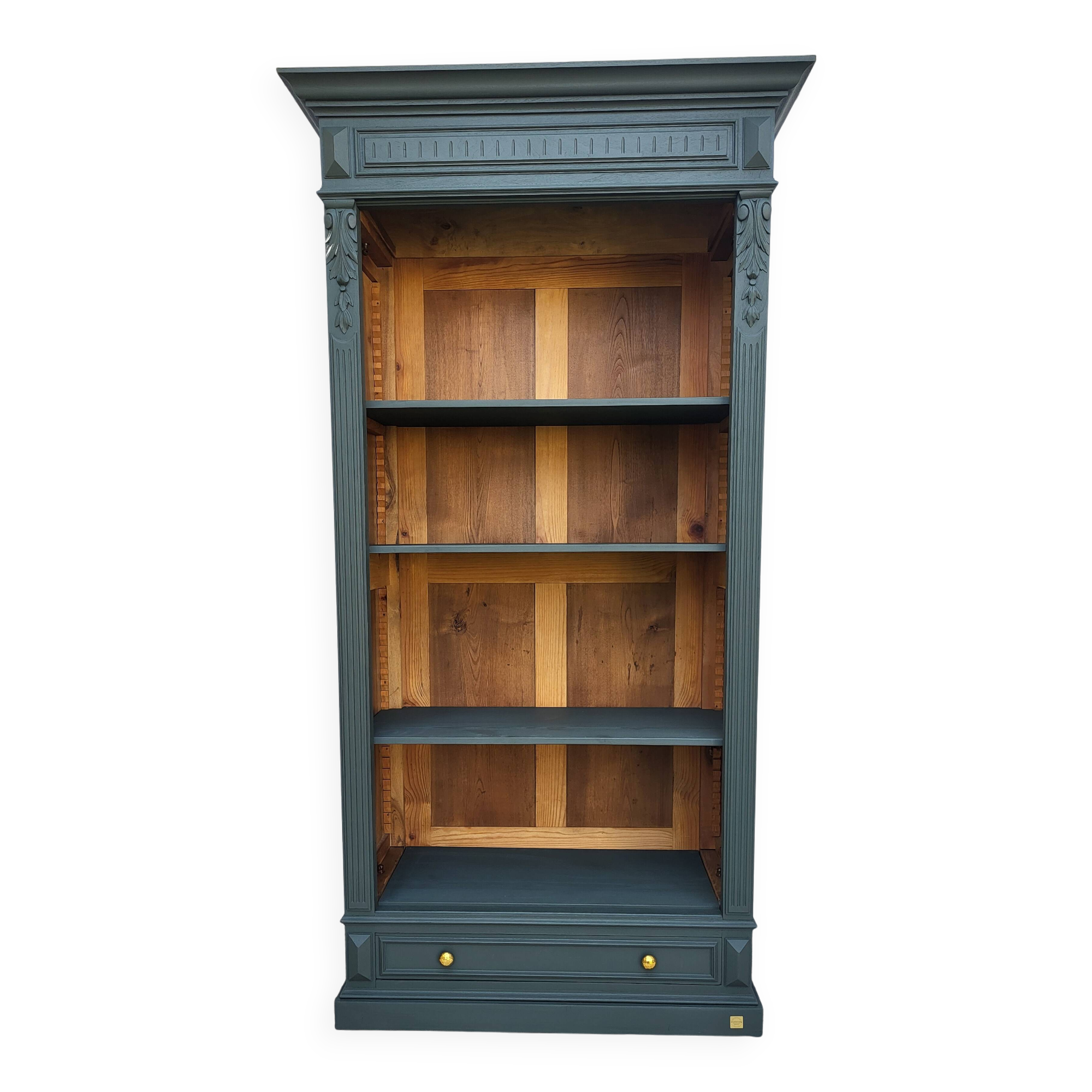 Bookcase / Shelf