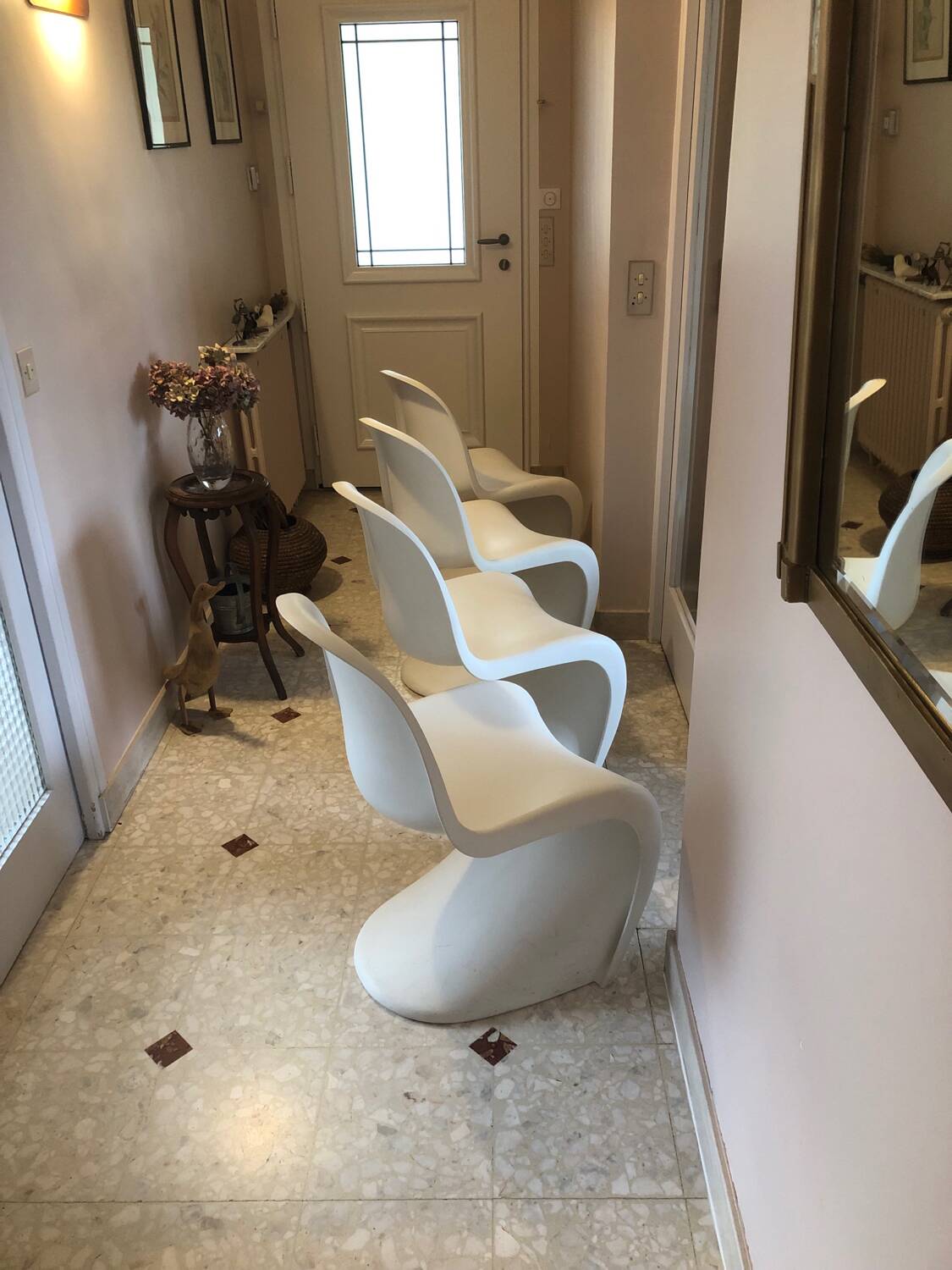 4 white Verner Panton S chairs (LGA Nuremberg GS)