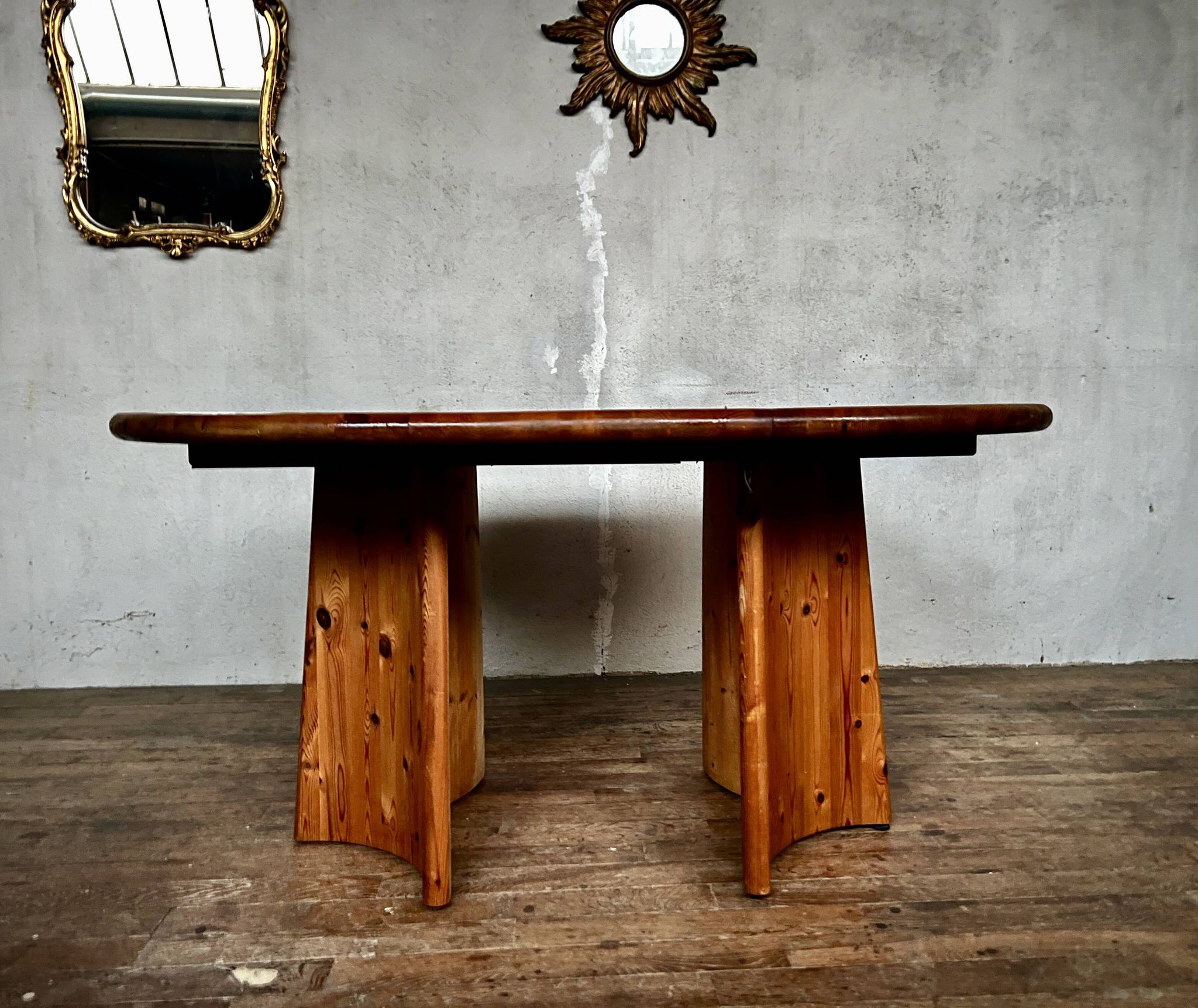 Large Scandinavian pine table - 6 chairs