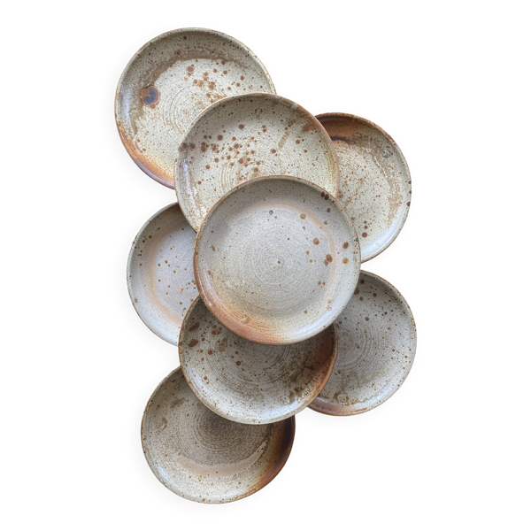 Lot de 8 assiettes en grès pyrité artisanal, années 70-80