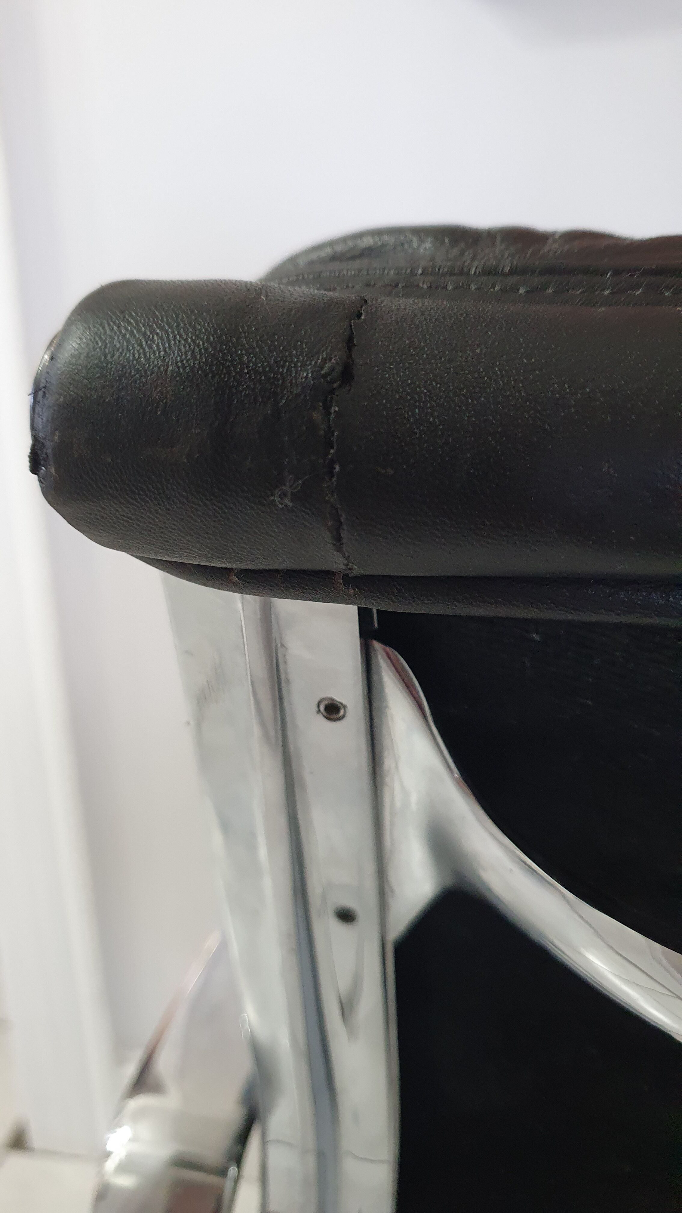 Fauteuil en cuir Softpad design Eames pour Herman Miller, années 70