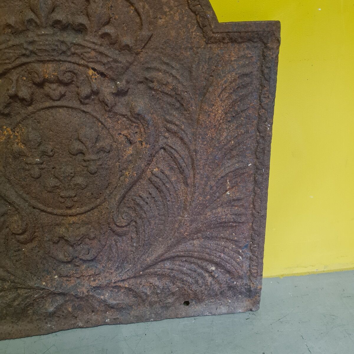 Cast iron fireback with the crowned arms of France